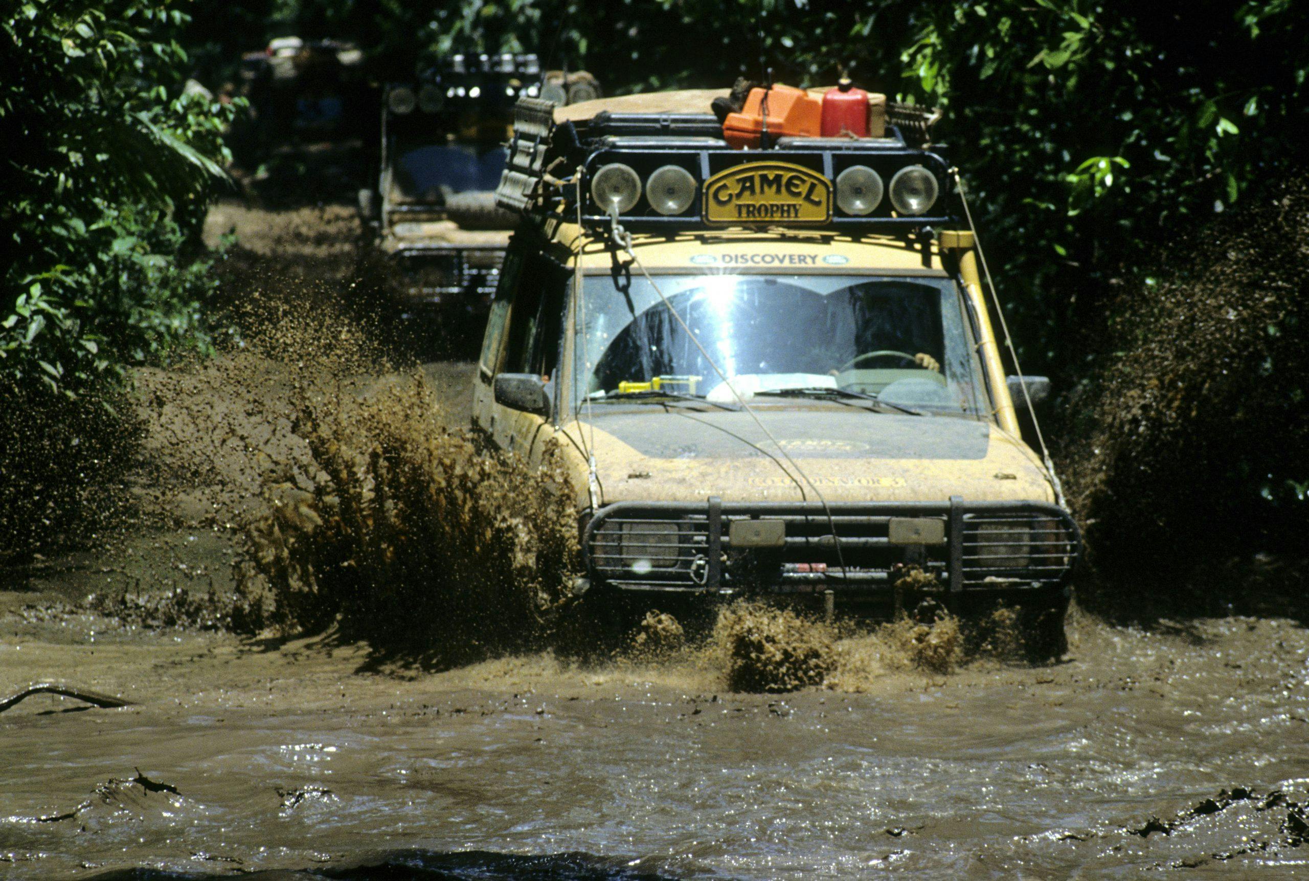 2560x1722 Mud Wrestling: At some point in the '93 Camel Trophy, we began naming the leeches