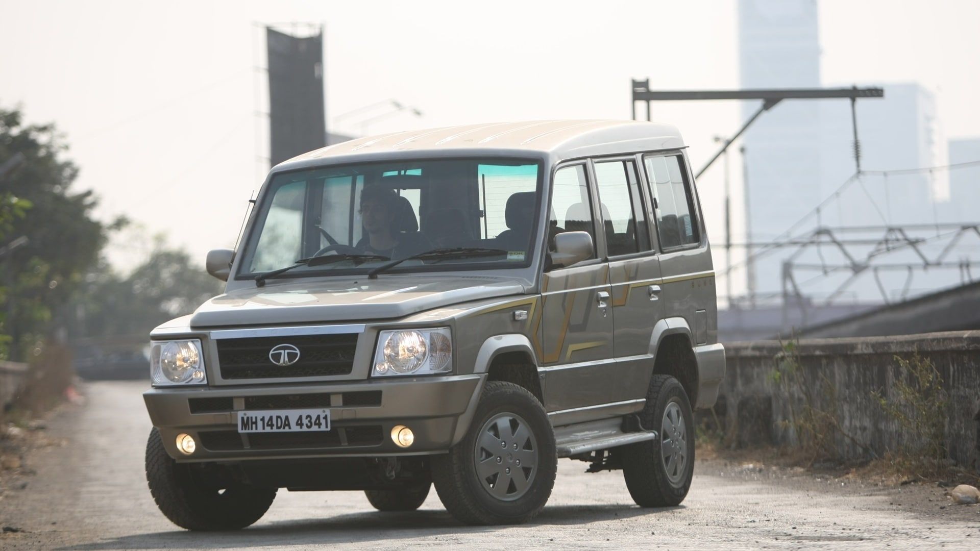 1920x1080 Tata Sumo Gold 2012 GX Exterior Car Photo