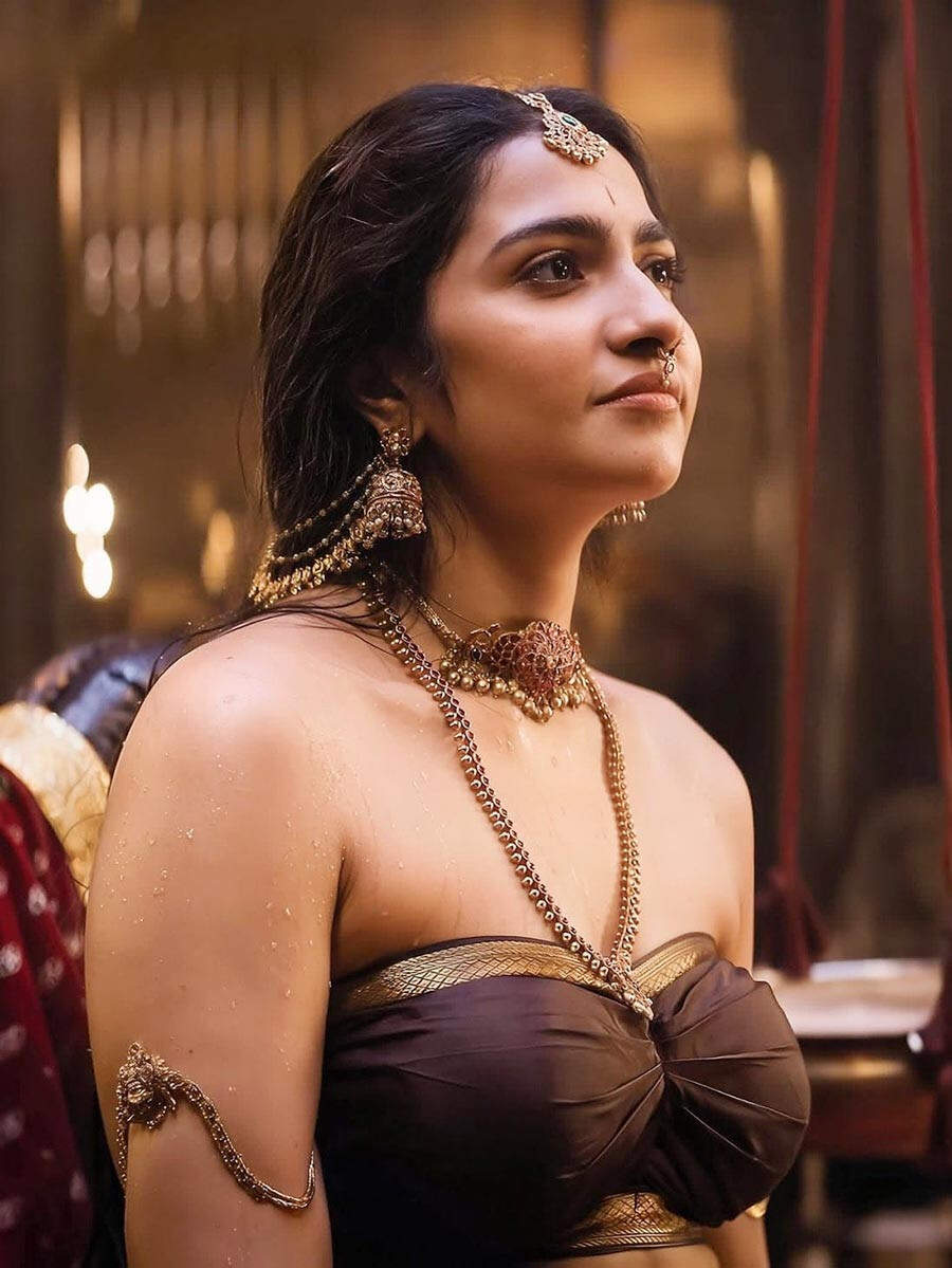900x1199 Pics: Rukmini Vasanth shares BTS picture from the sets of Kantara Chapter 1