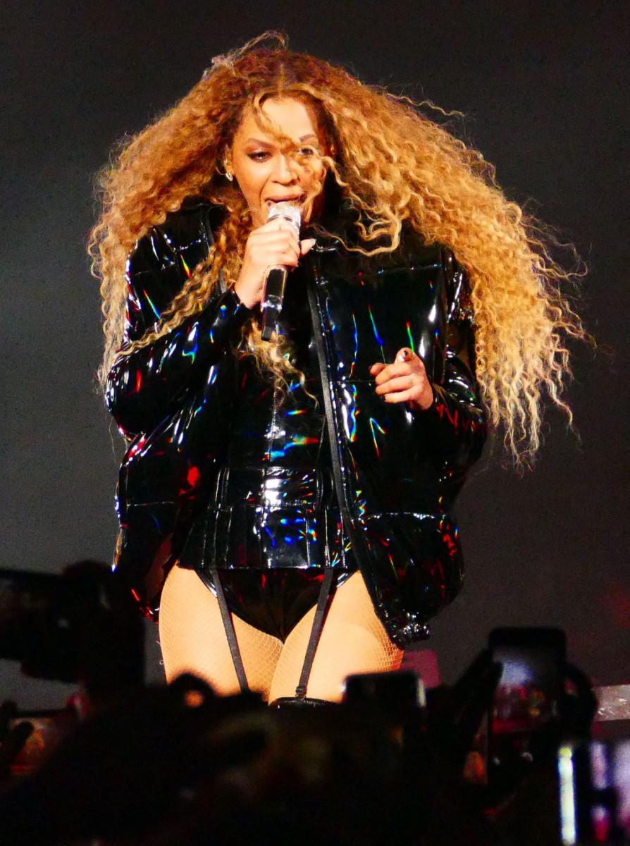 894x1200 Beyoncé Coachella Wallpaper