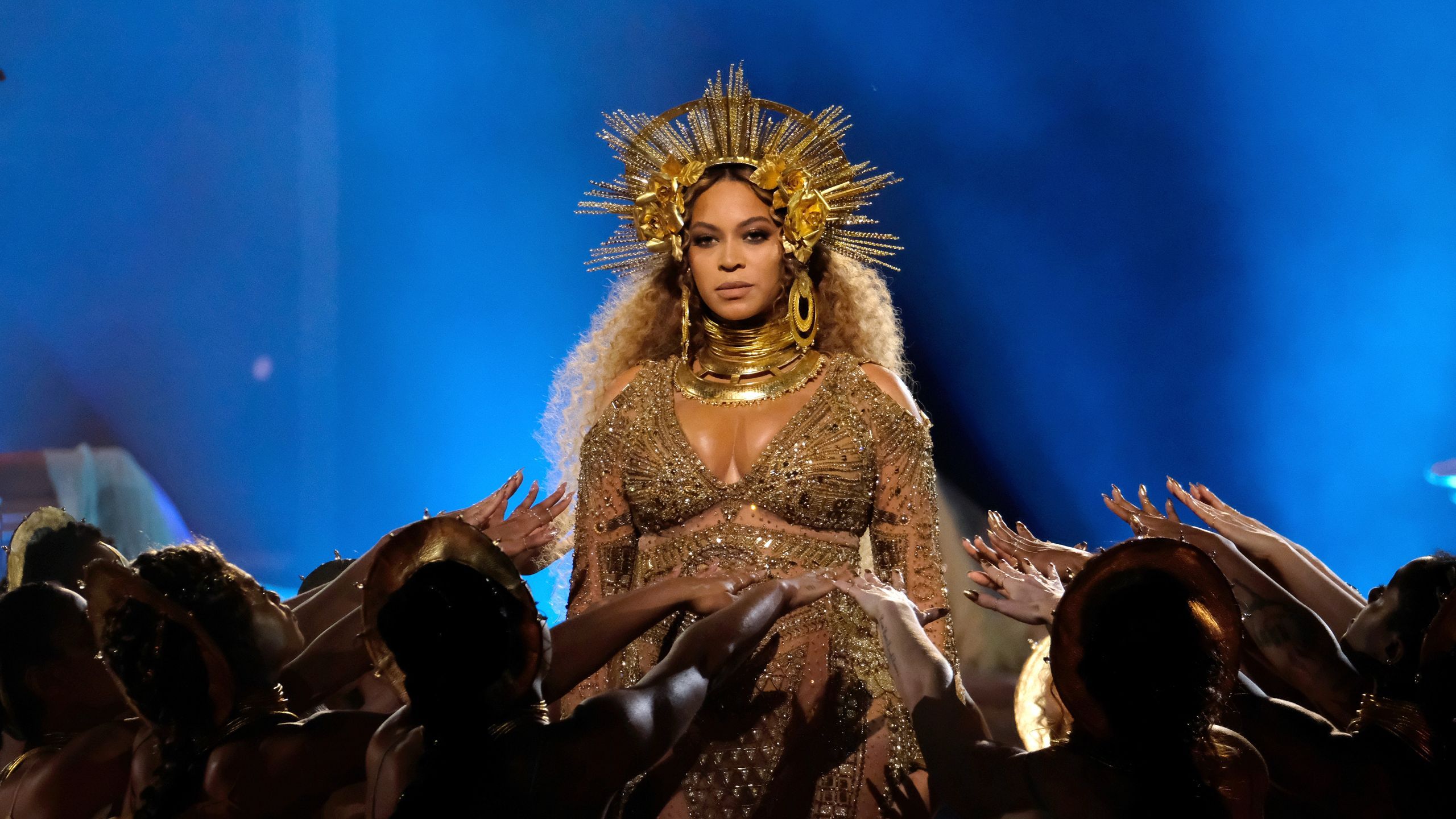 2560x1440 Beyoncé Cancels Coachella 2017 Performance