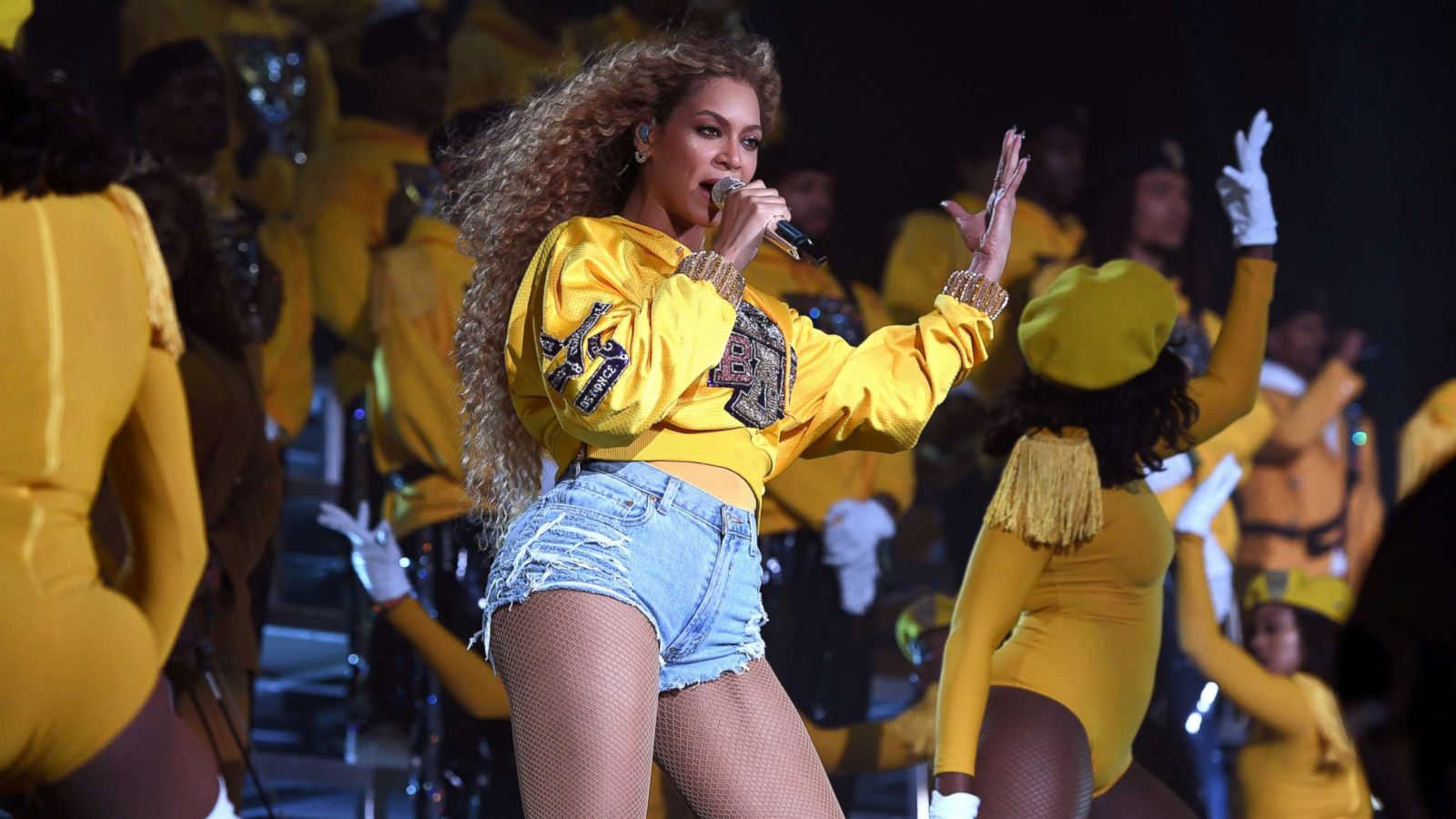 1600x900 Beyonce fan nails the singer's Coachella choreography in viral video