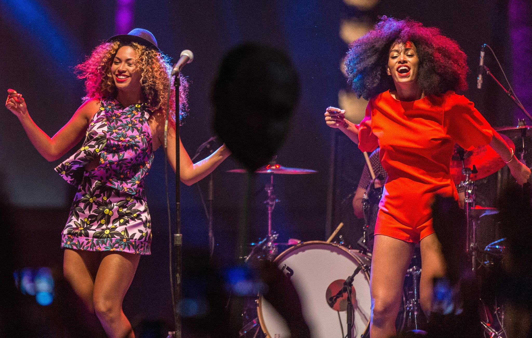 2048x1299 Coachella 2014: Beyonce stuns fans with impromptu duet with sister Solange
