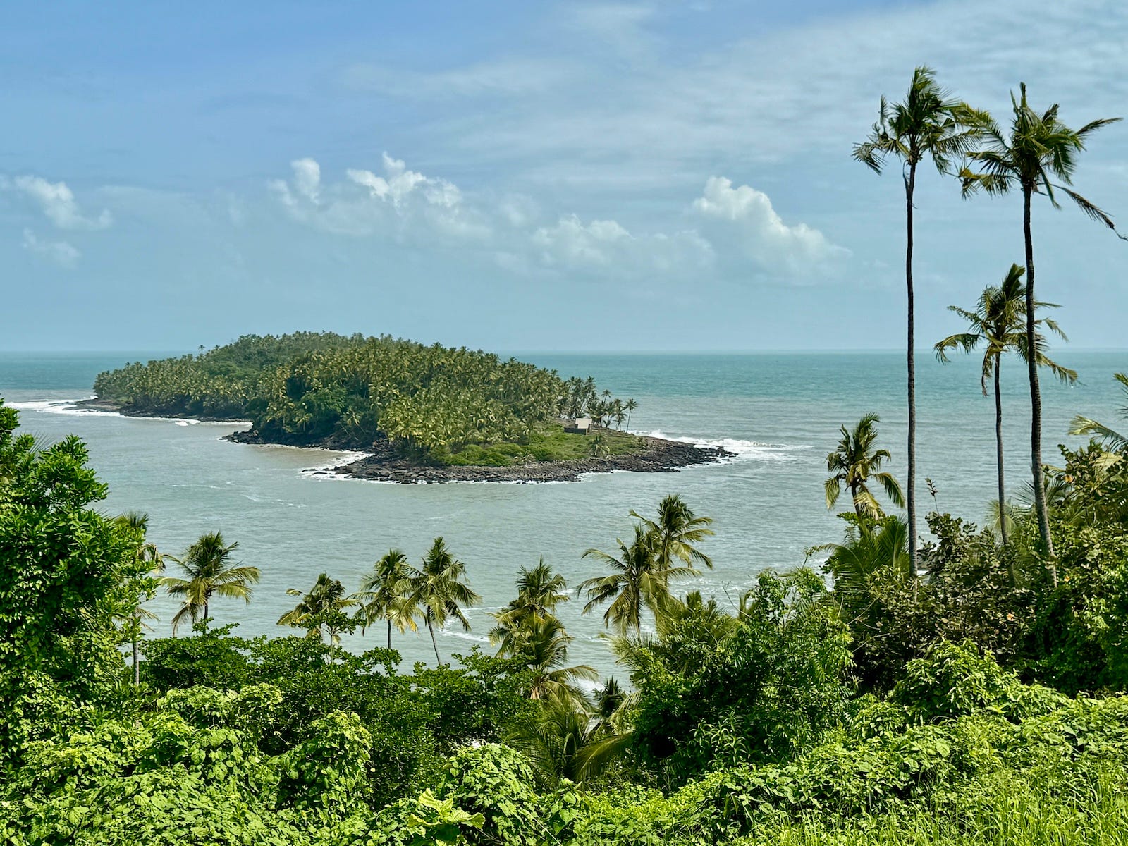 1600x1200 Devil's Island, French Guiana Bo Mackison