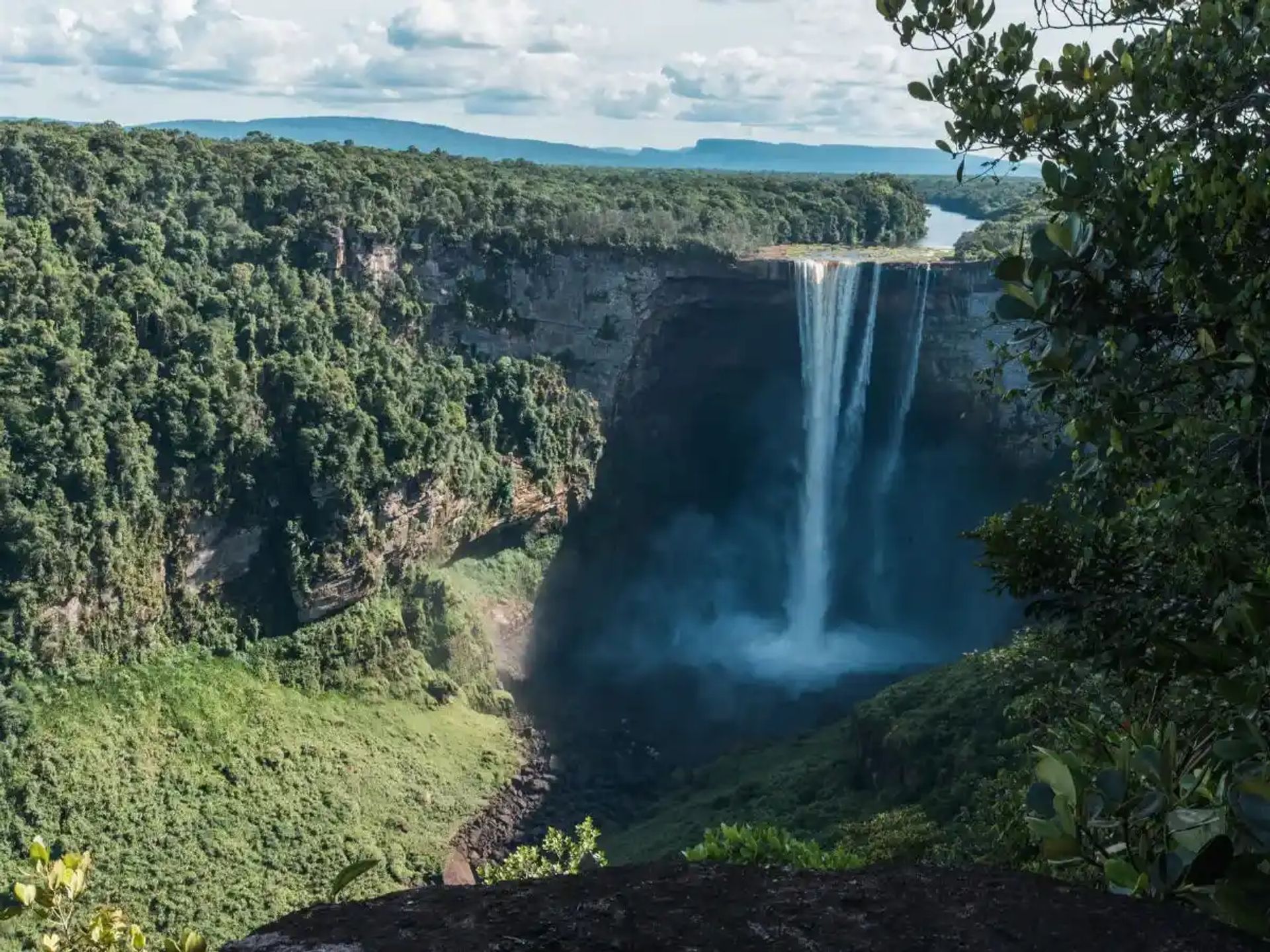 1920x1440 Attractions in French Guiana for Adventurers