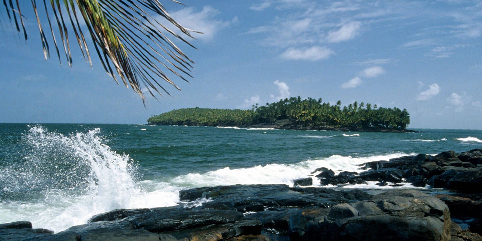 1600x800 French Guiana Wallpaper