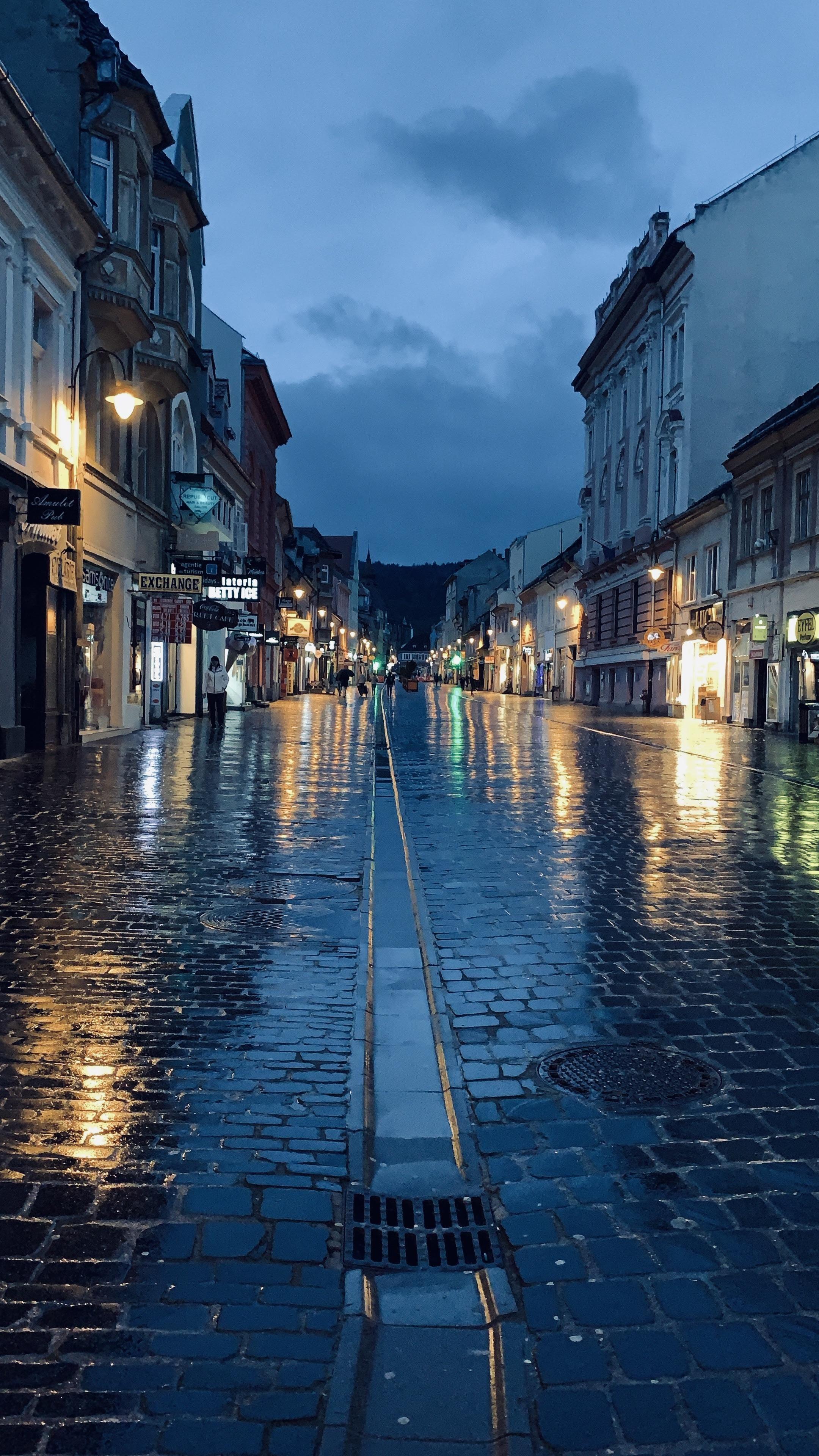 2160x3840 Magical Rainy Night Romania - [OC] 4032x3024 Pixel. Rainy night, Rainy day photography, Brasov