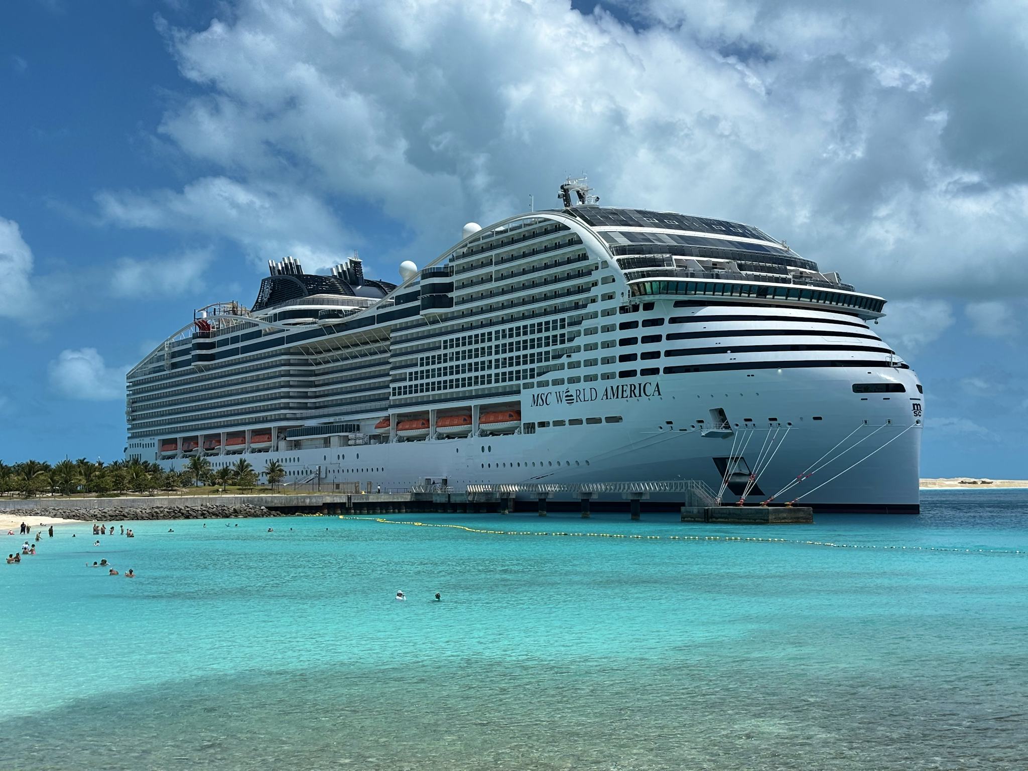 2048x1536 Photos of MSC World America