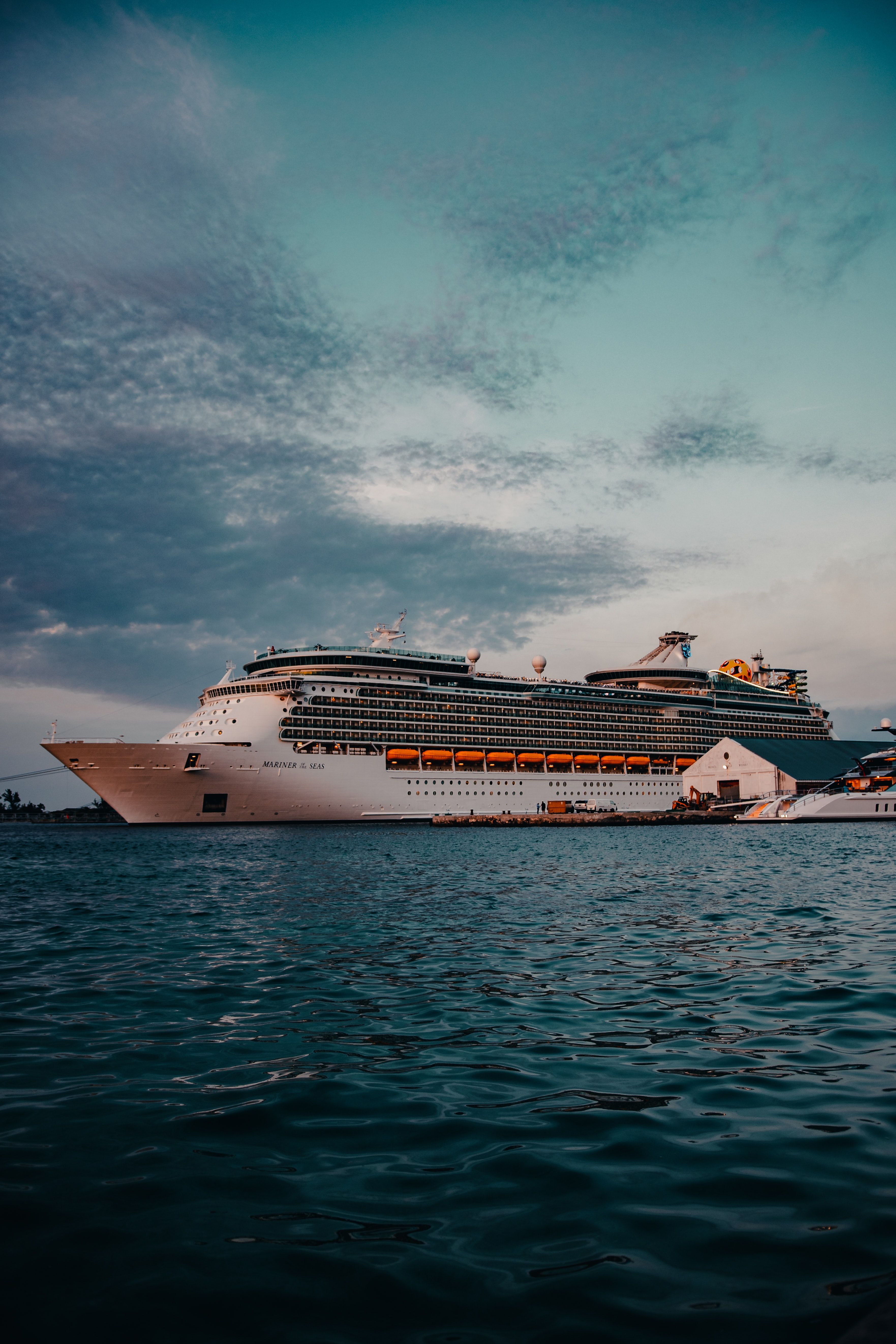 3525x5287 Msc Divina Phone Wallpaper: Free 4K & HD Downloads
