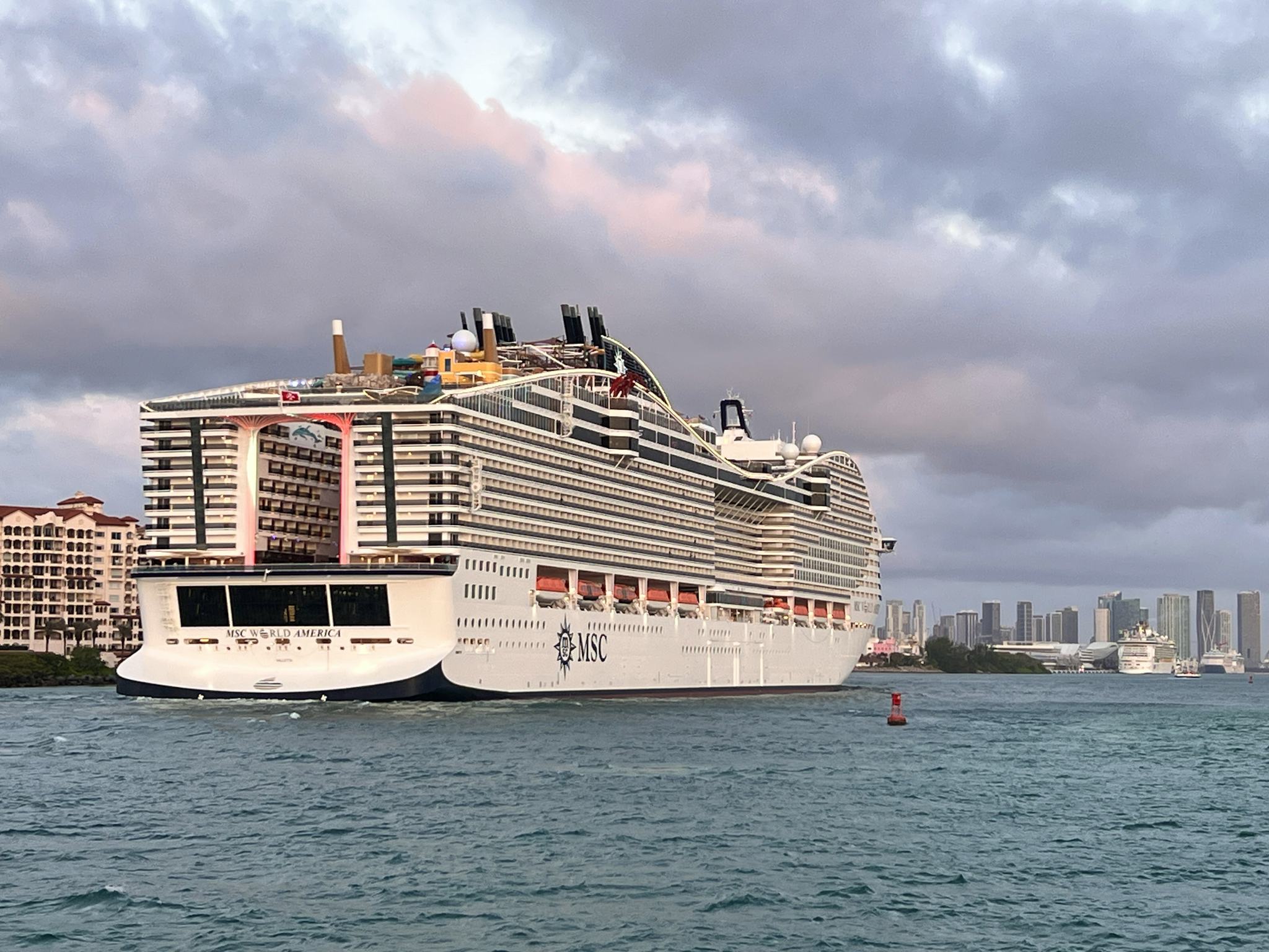 2048x1536 Photos of MSC World America