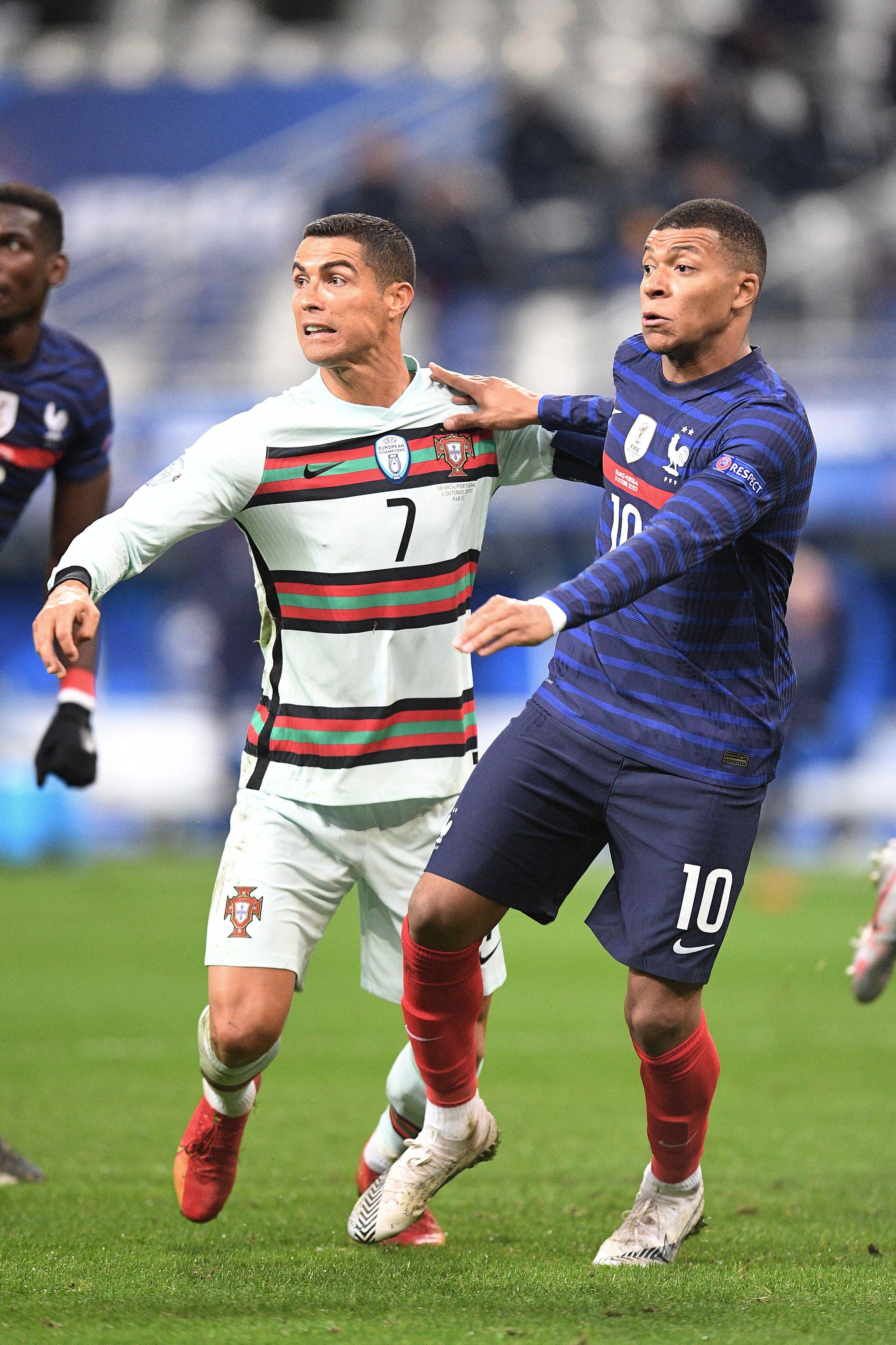 2861x4292 Ronaldo And Mbappe Wallpaper