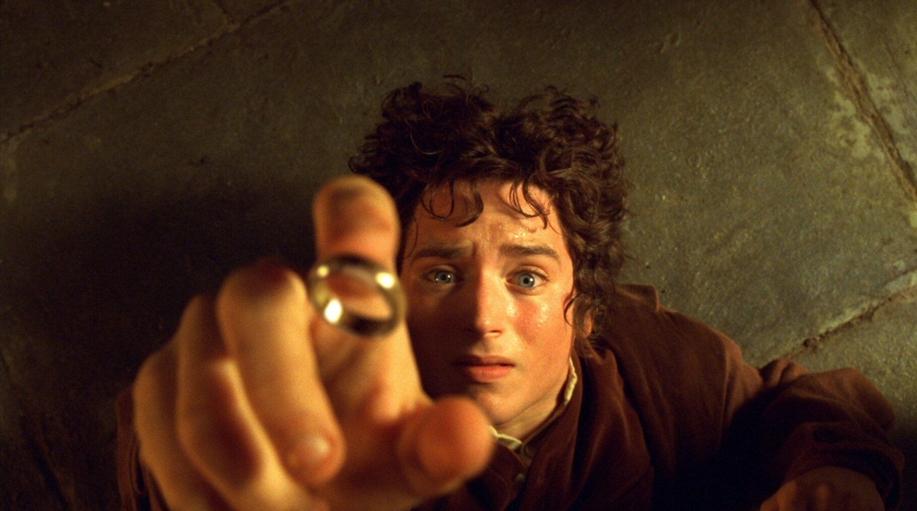 1815x1011 Frodo's Grip: The One Ring HD Wallpaper from The Lord of the Ringsx1011