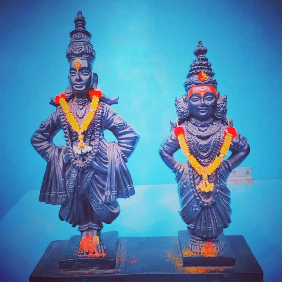900x900 Lord Pandurang And Rukmini Statues With Garlands Wallpaper
