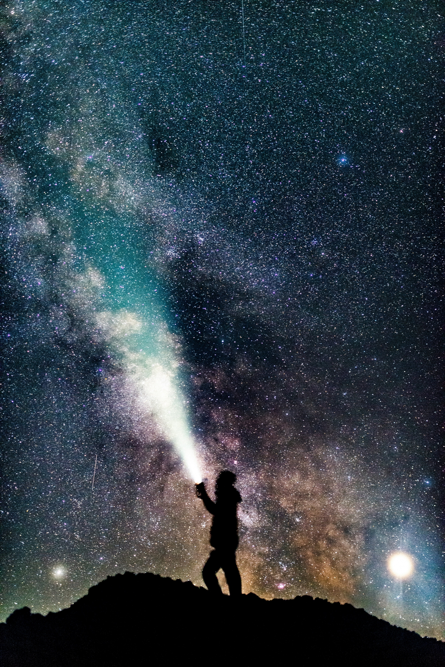 1500x2247 Man Uses His Flashlight At Night And Points It Towards The Stars Galaxy Supernova HDR 4K
