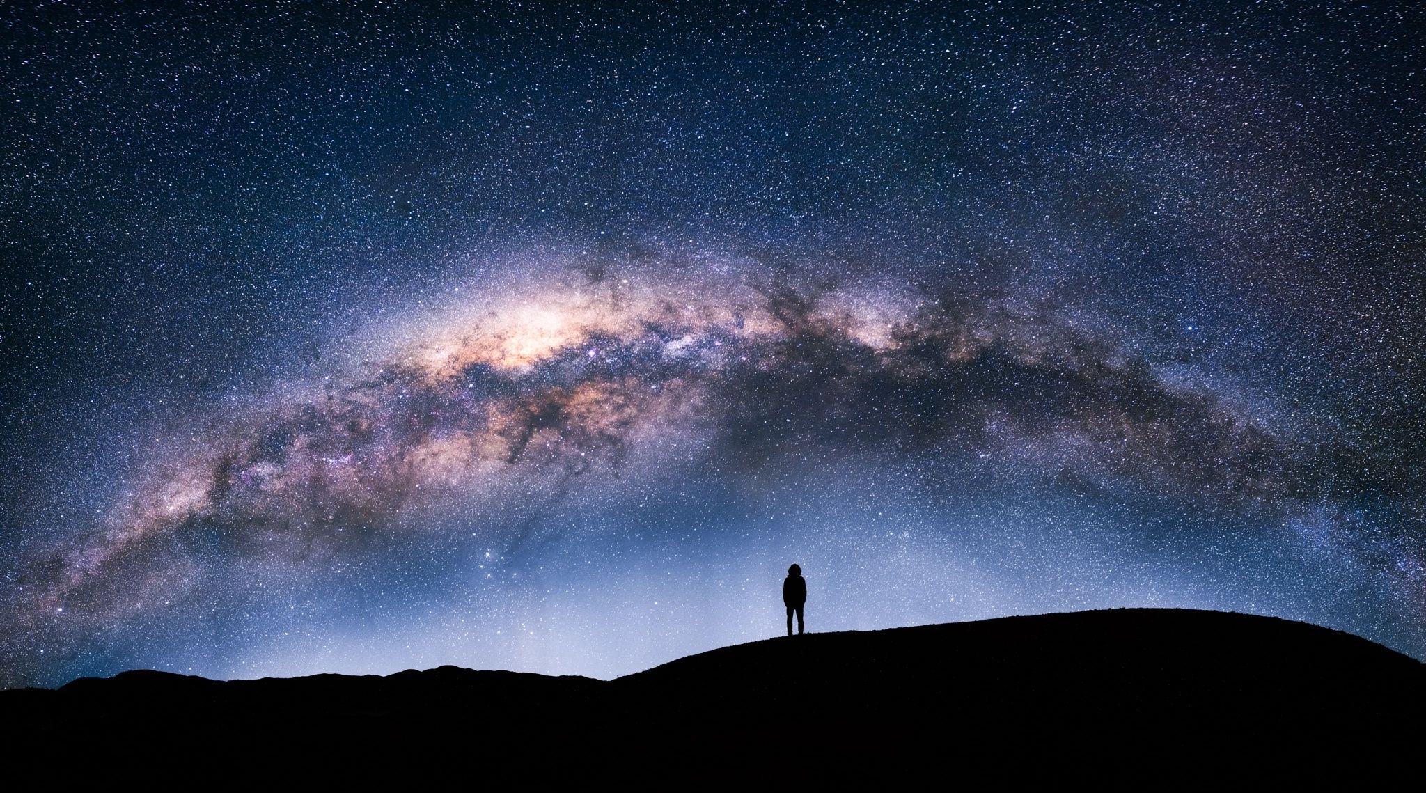 2048x1139 Wallpaper the sky, stars, night, people, silhouette, the milky way for mobile and desktop, section космос, resolution 2048x1139
