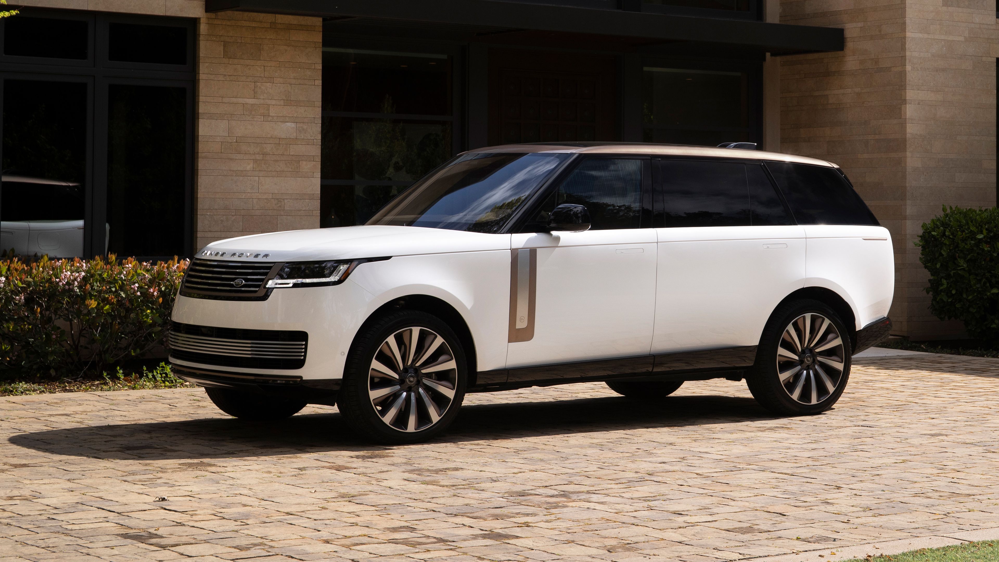 3840x2160 Range Rover SV Serenity P530 LWB 2023 4K 2 Wallpaper Car Wallpaper
