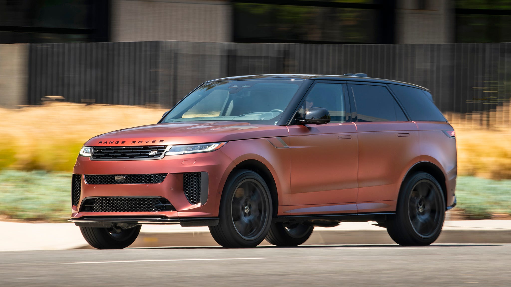 2048x1152 Range Rover Sport SV and Autobiography PHEV First Test: One Wild, One Mild