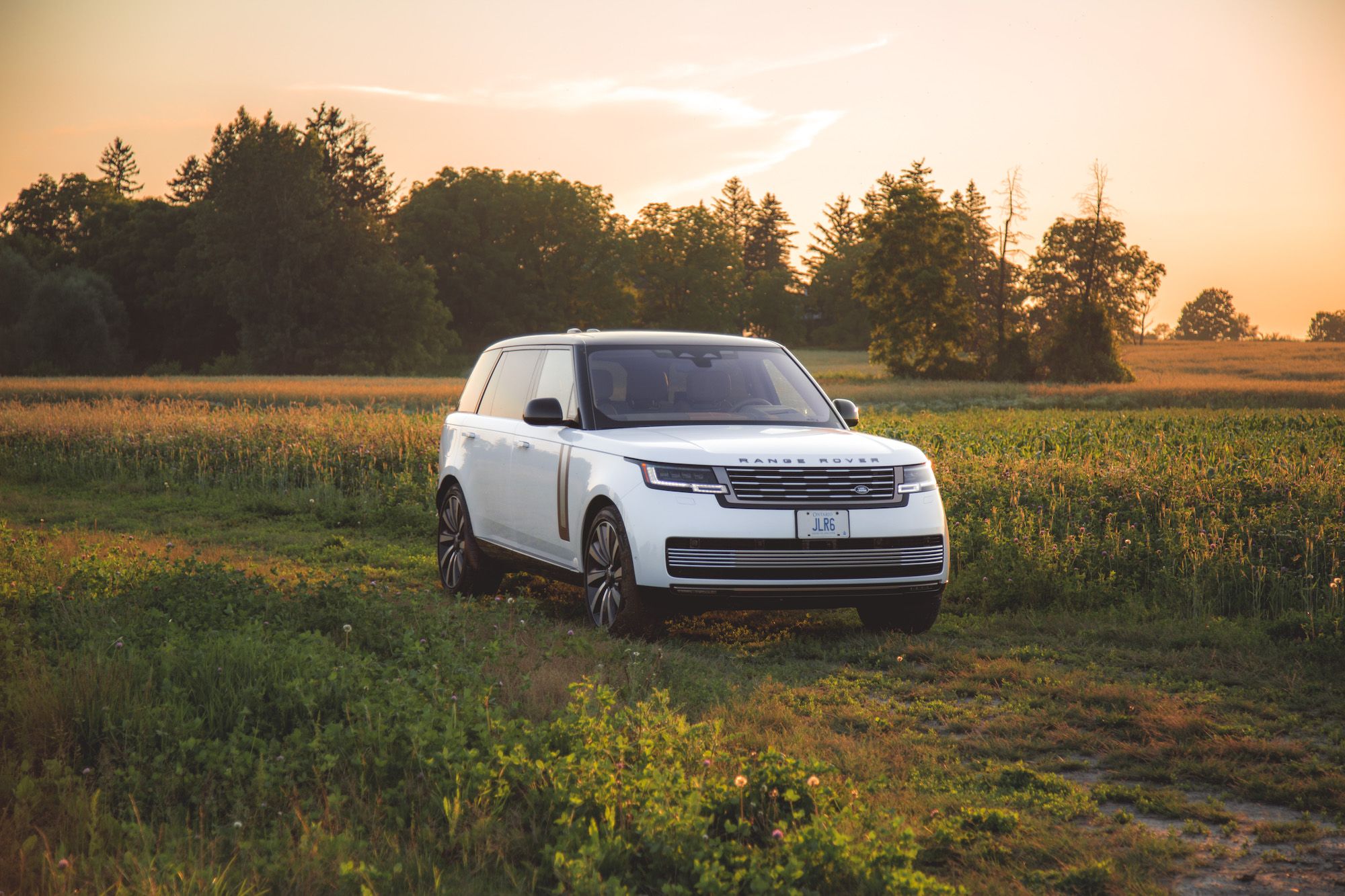 2000x1333 Review: 2023 Range Rover SV