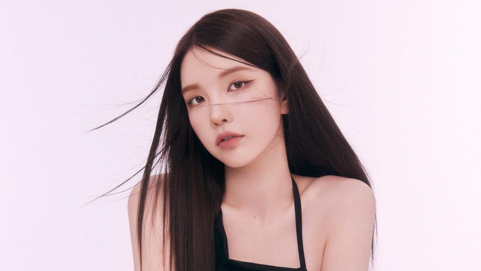 1600x900 A Look At YouTuber, Singer, And Park Seo Joon's Rumoured Girlfriend Xooos