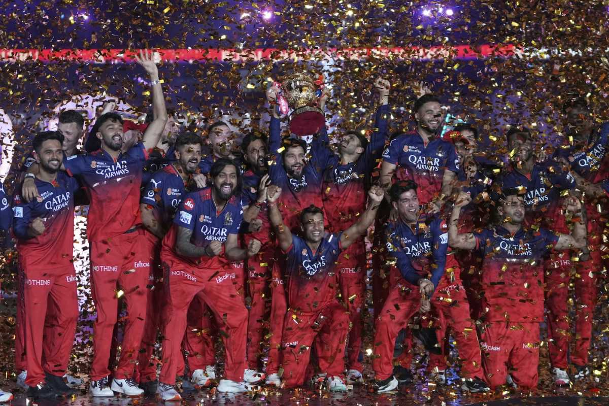 1200x800 RCB Trophy Wallpaper