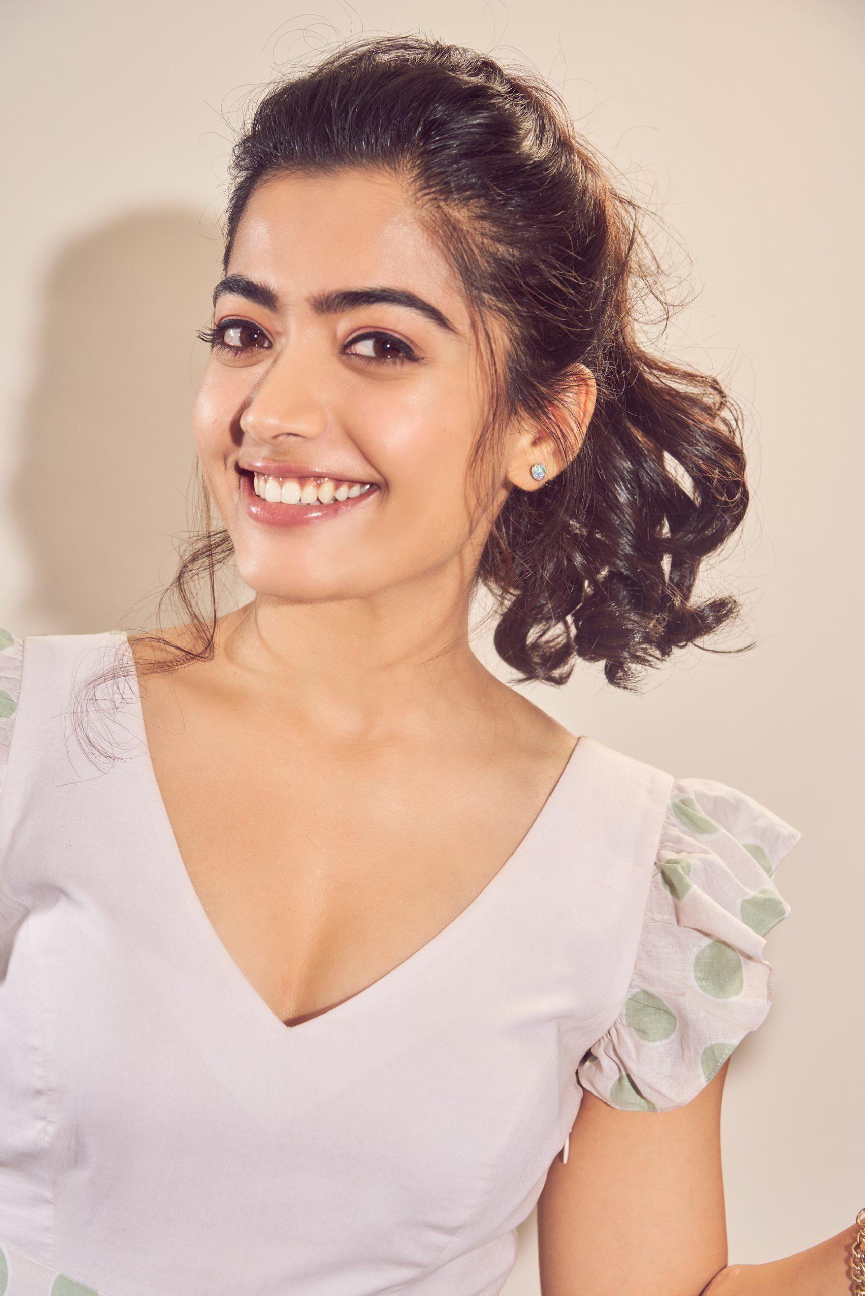1708x2560 Rashmika Mandanna Wallpaper [ 4k + HD ]