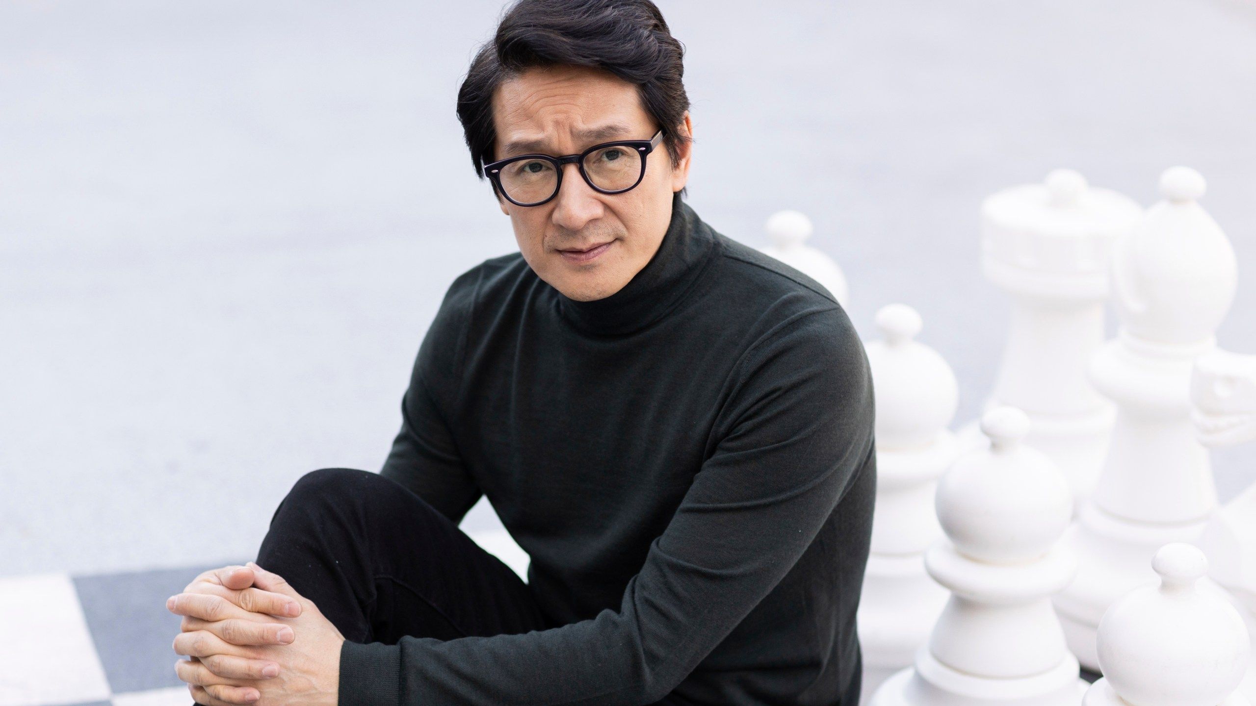 2560x1440 It's fate.' 40 years later, Ke Huy Quan is a star, again