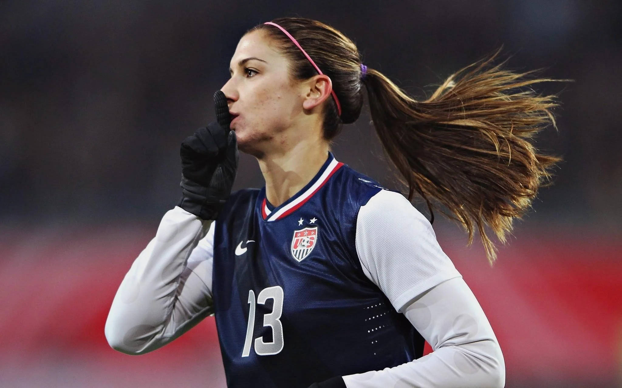 2048x1280 Download Alex Morgan Silence Pose Wallpaper
