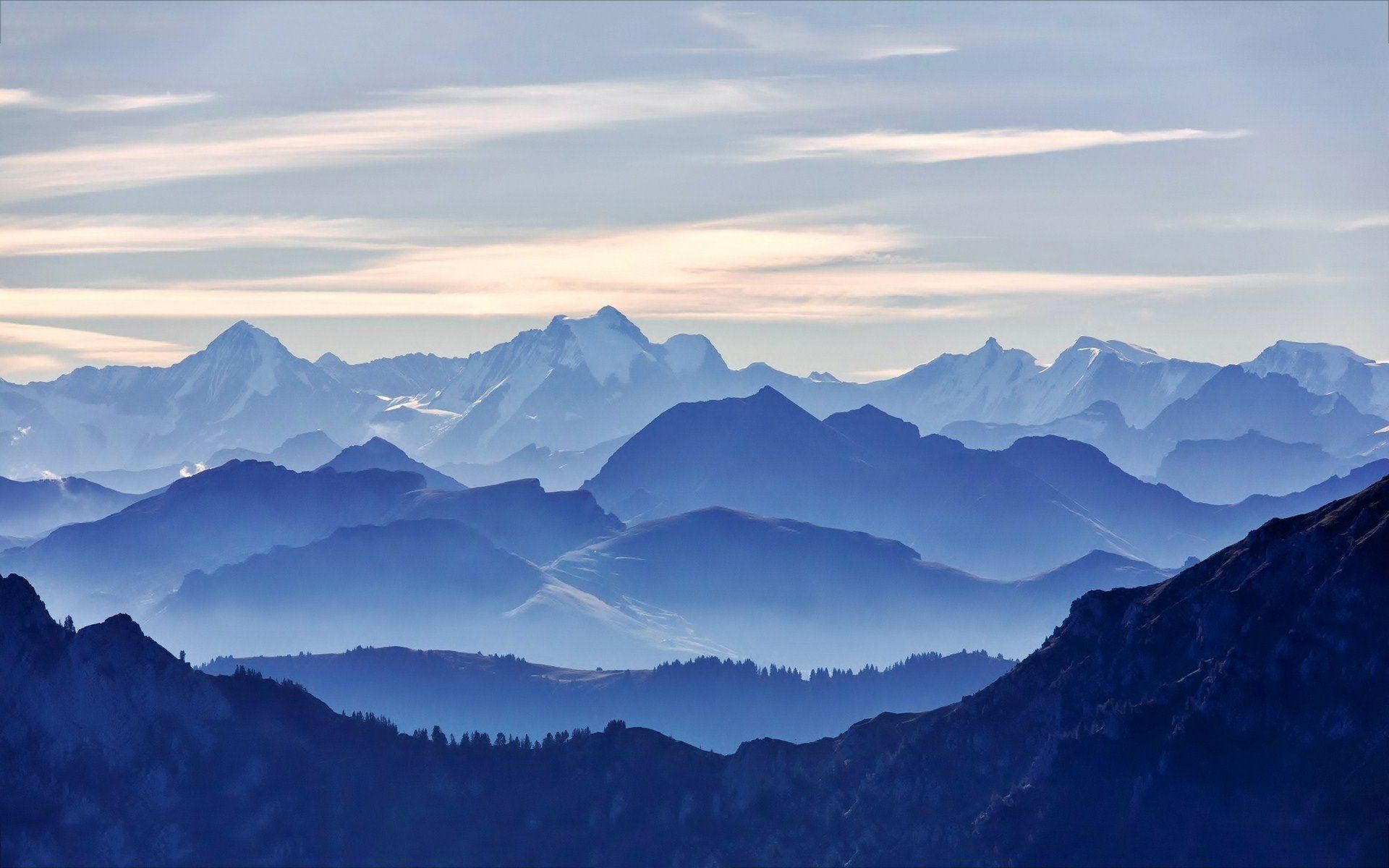 1920x1200 Majestic Mountain Layers: Stunning HD Nature Wallpaperx1200