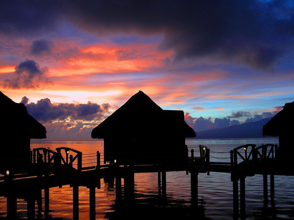 1024x768 moorea sunrise. french polynesia.the island of tahiti