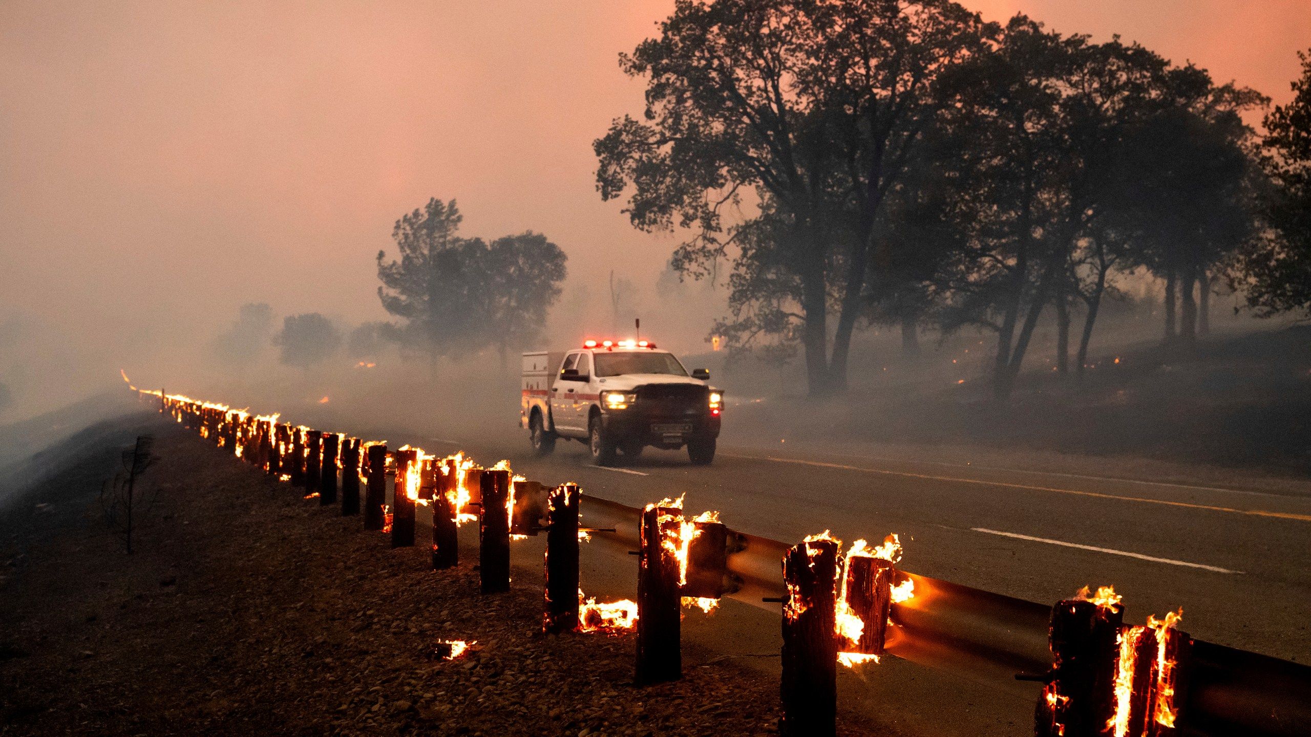 2560x1440 Firefighters helped by cooler weather battle blaze that has scorched area larger than Los Angeles