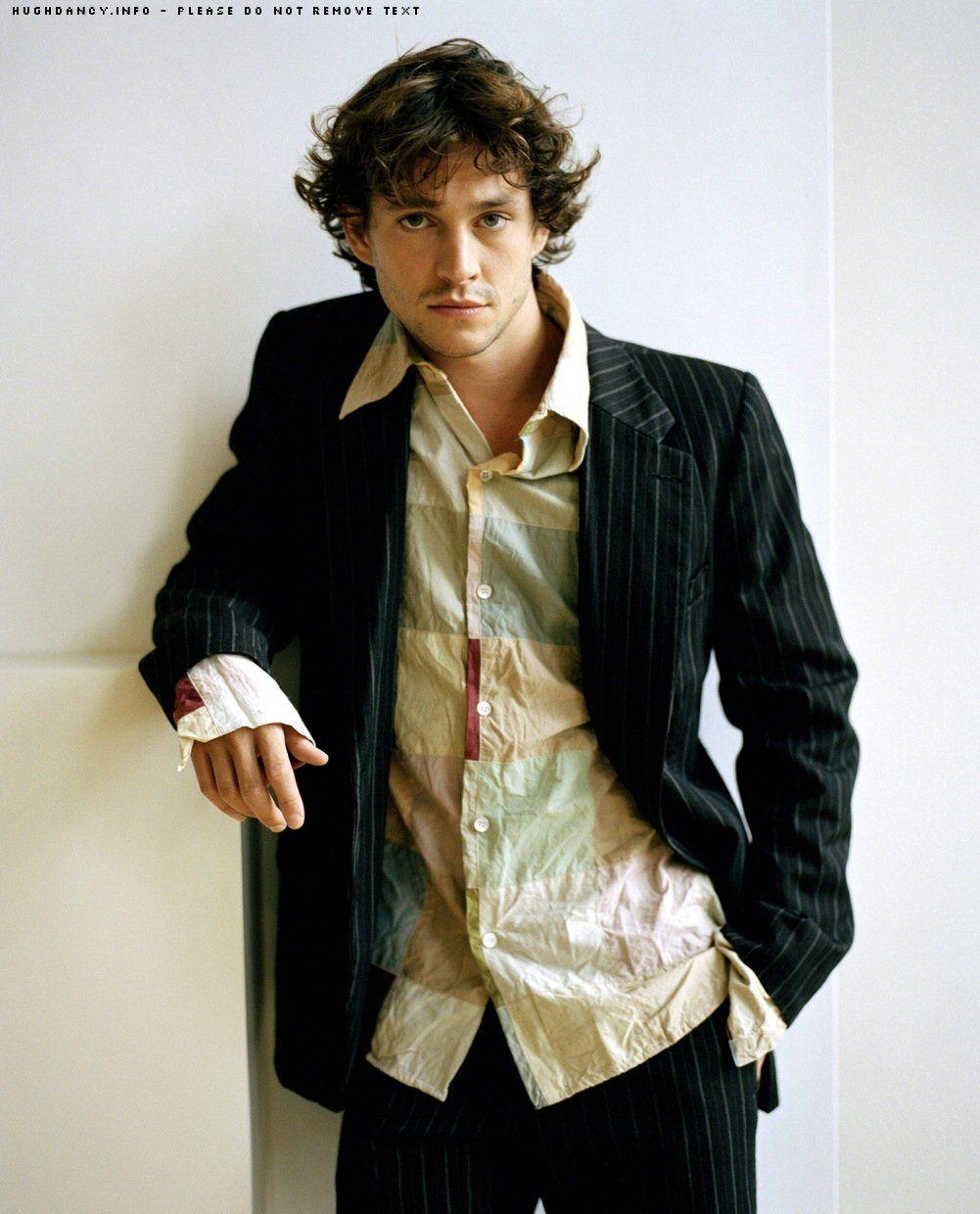 1001x1240 Hugh Dancy wallpaper