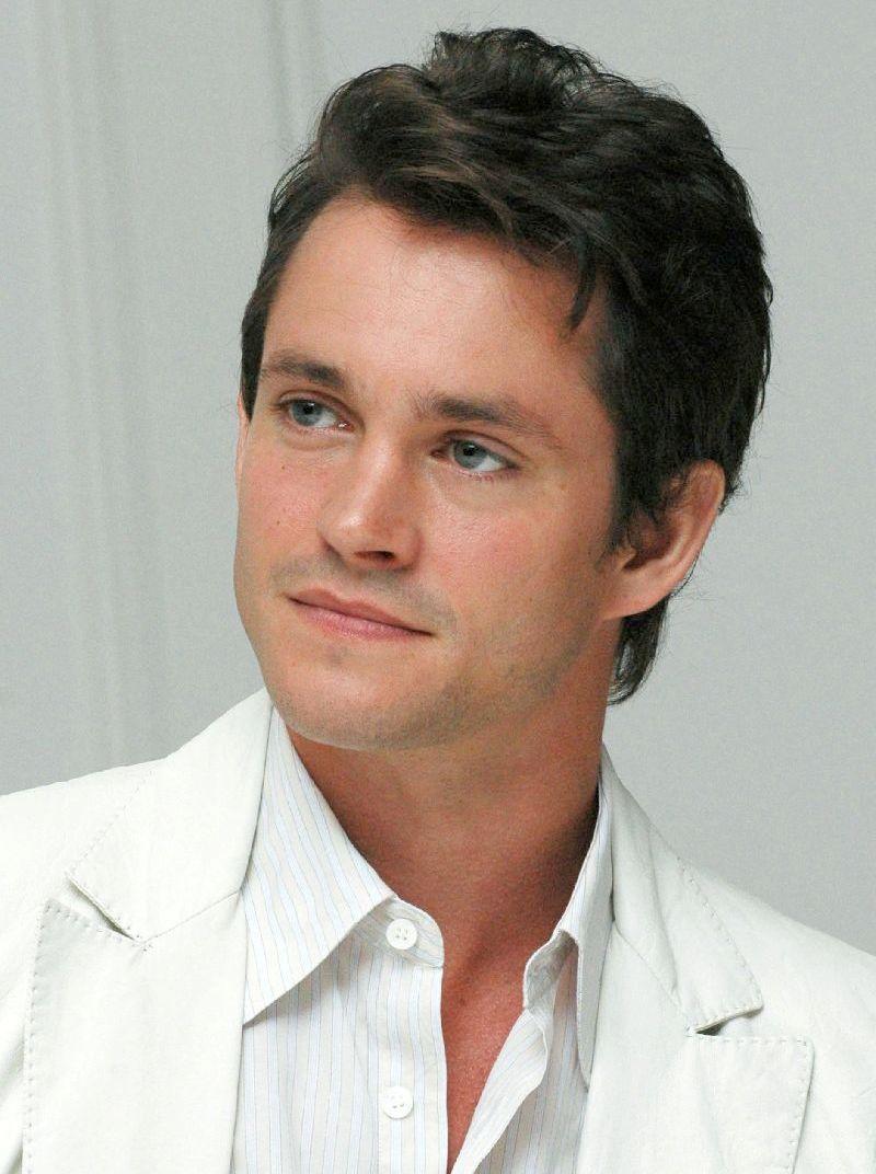 800x1072 Gallery Tabloid Star: Hugh Dancy