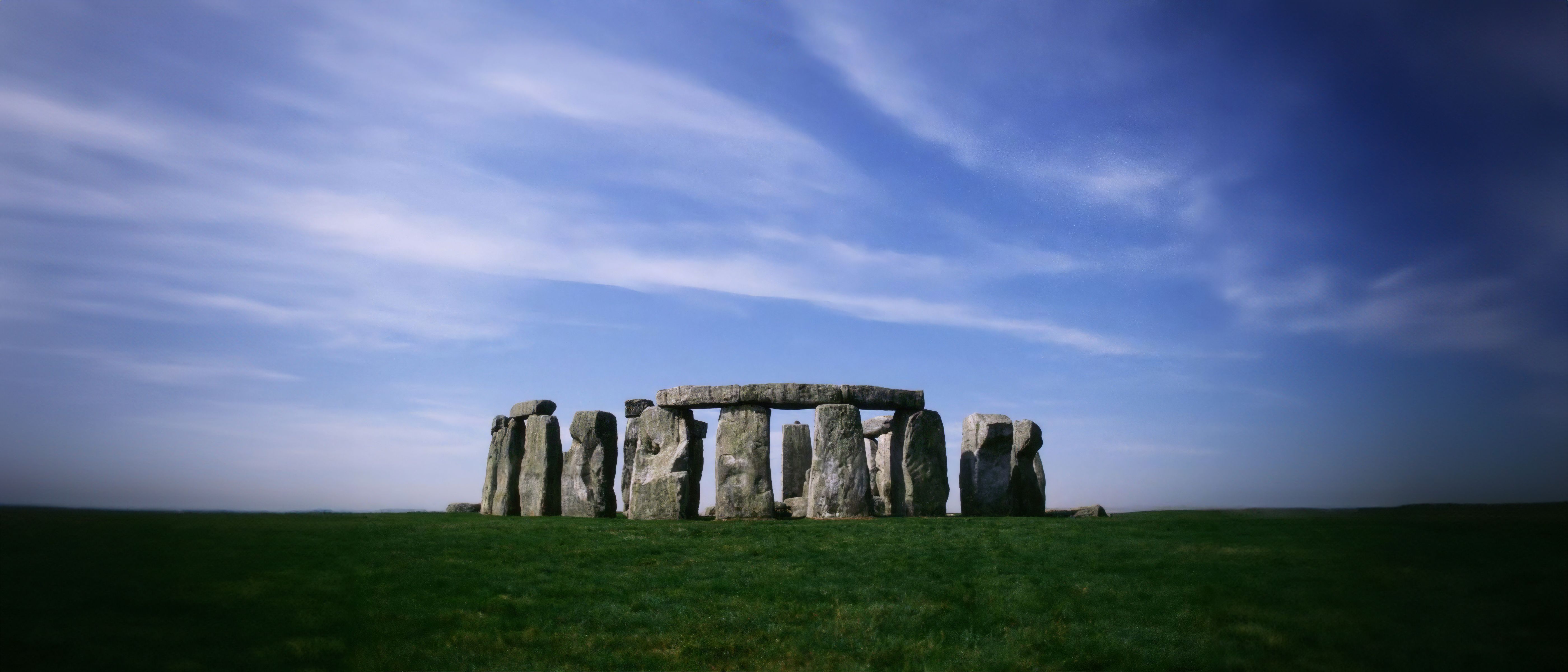 5600x2400 Stonehenge Serenity: 4K Windows XP Ultra HD Wallpaperx2400