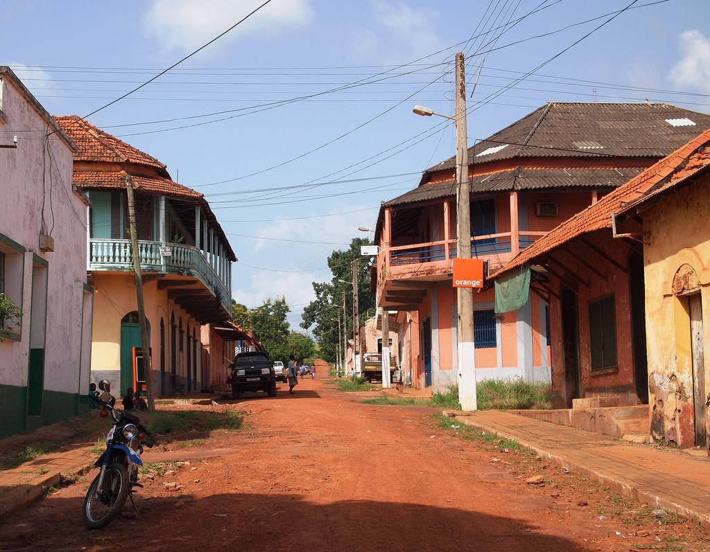 1024x797 Download Street Of Bafatá Guinea Bissau Wallpaper