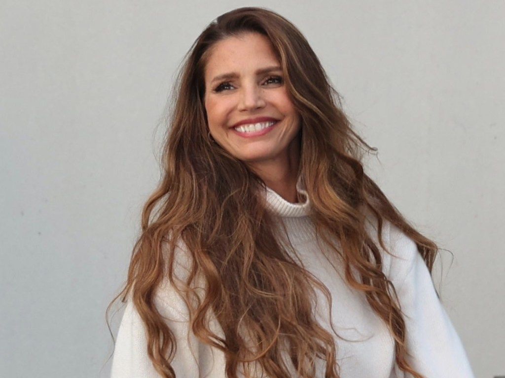 1024x768 Buffy's Charisma Carpenter's Swimsuit Photo Shows Summer Goddess Side