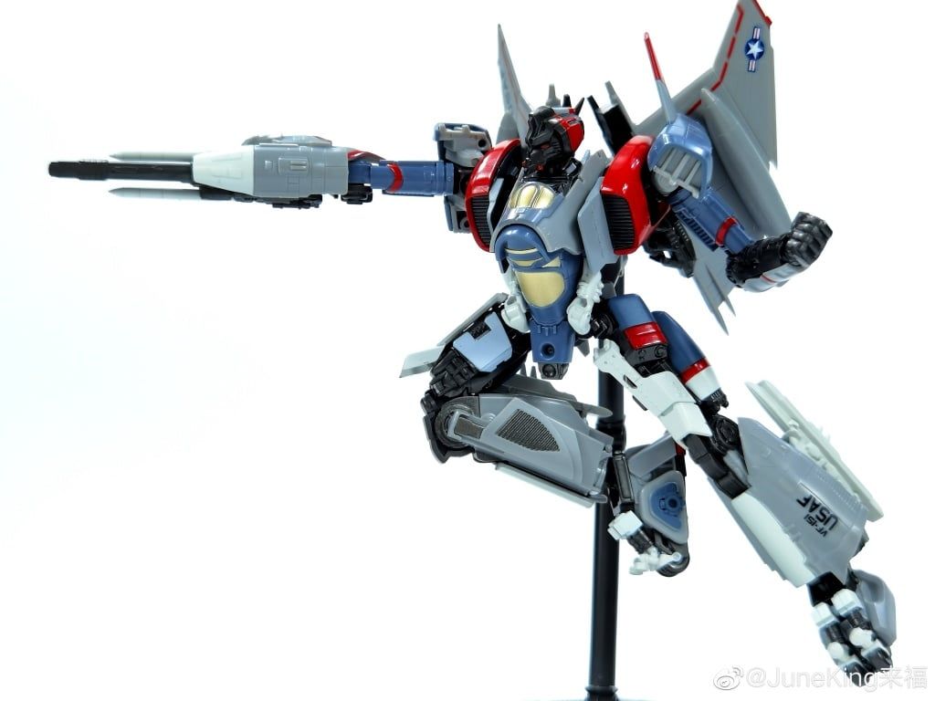 1024x768 Trumpeter Transformers Smart Kit SK 02 Blitzwing In Hand Image
