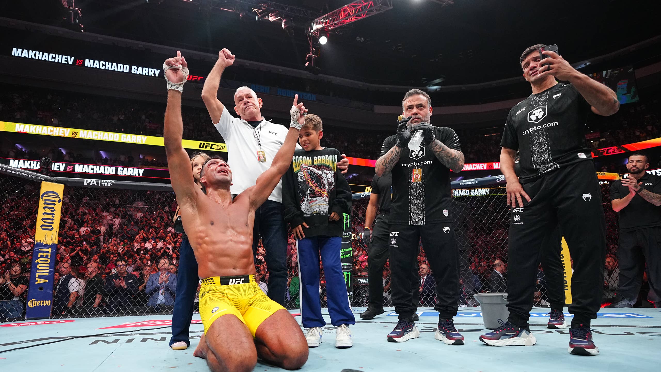 2560x1440 Edson Barboza Retires After TKO Loss to Esteban Ribovis at UFC 330
