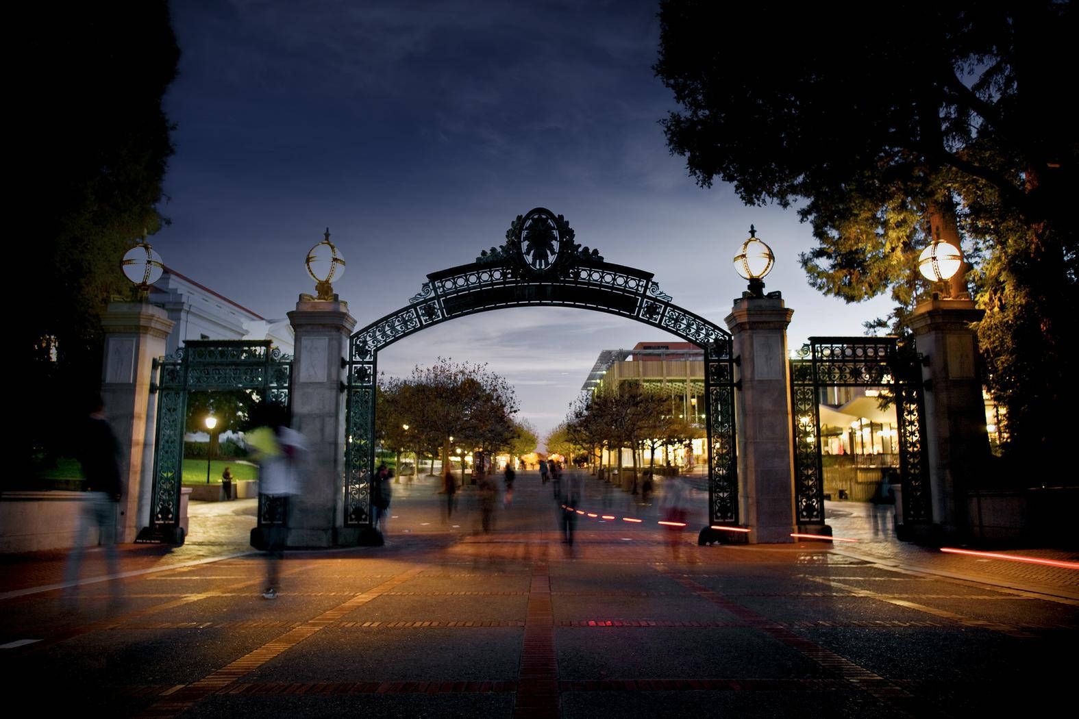 1575x1050 Download UCB Sather Gate At Night Wallpaper