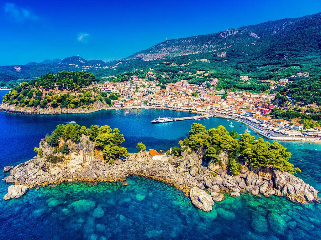 1024x768 Parga. Beautiful Greek Villages