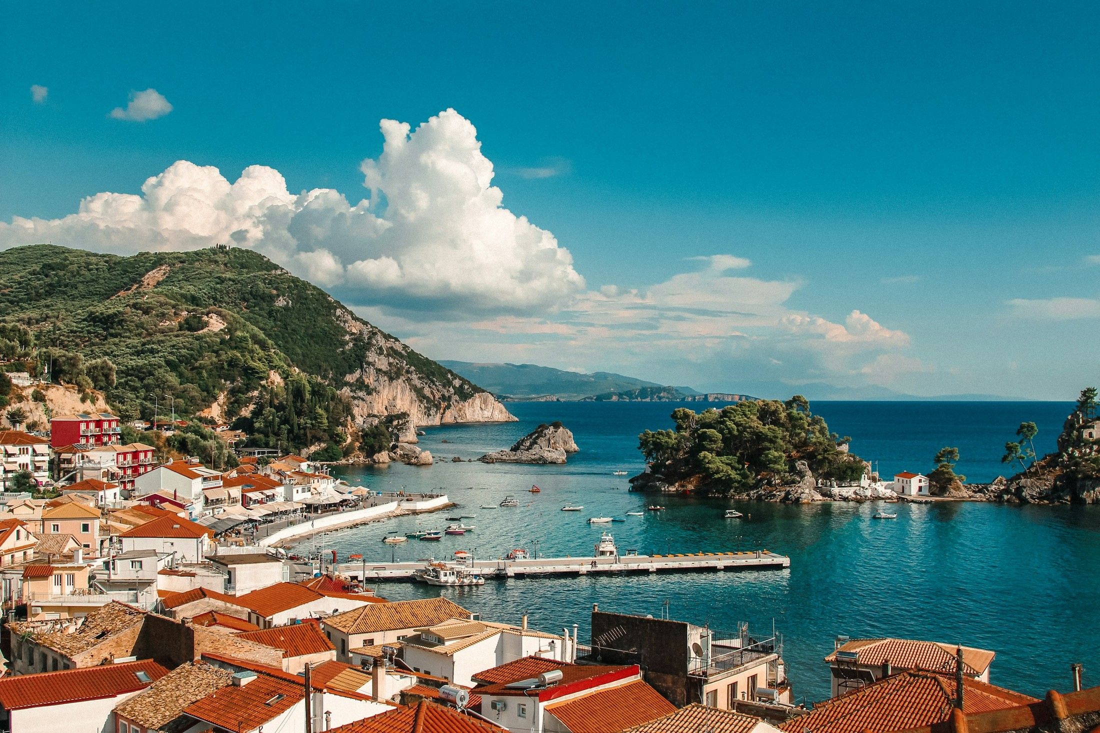 2200x1466 Parga watch over colorful coastline