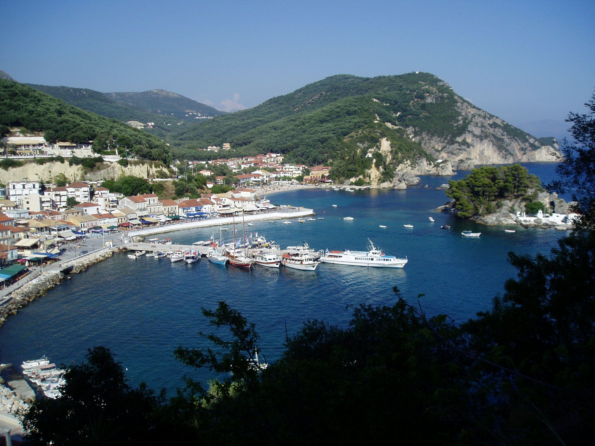 2048x1536 Parga with