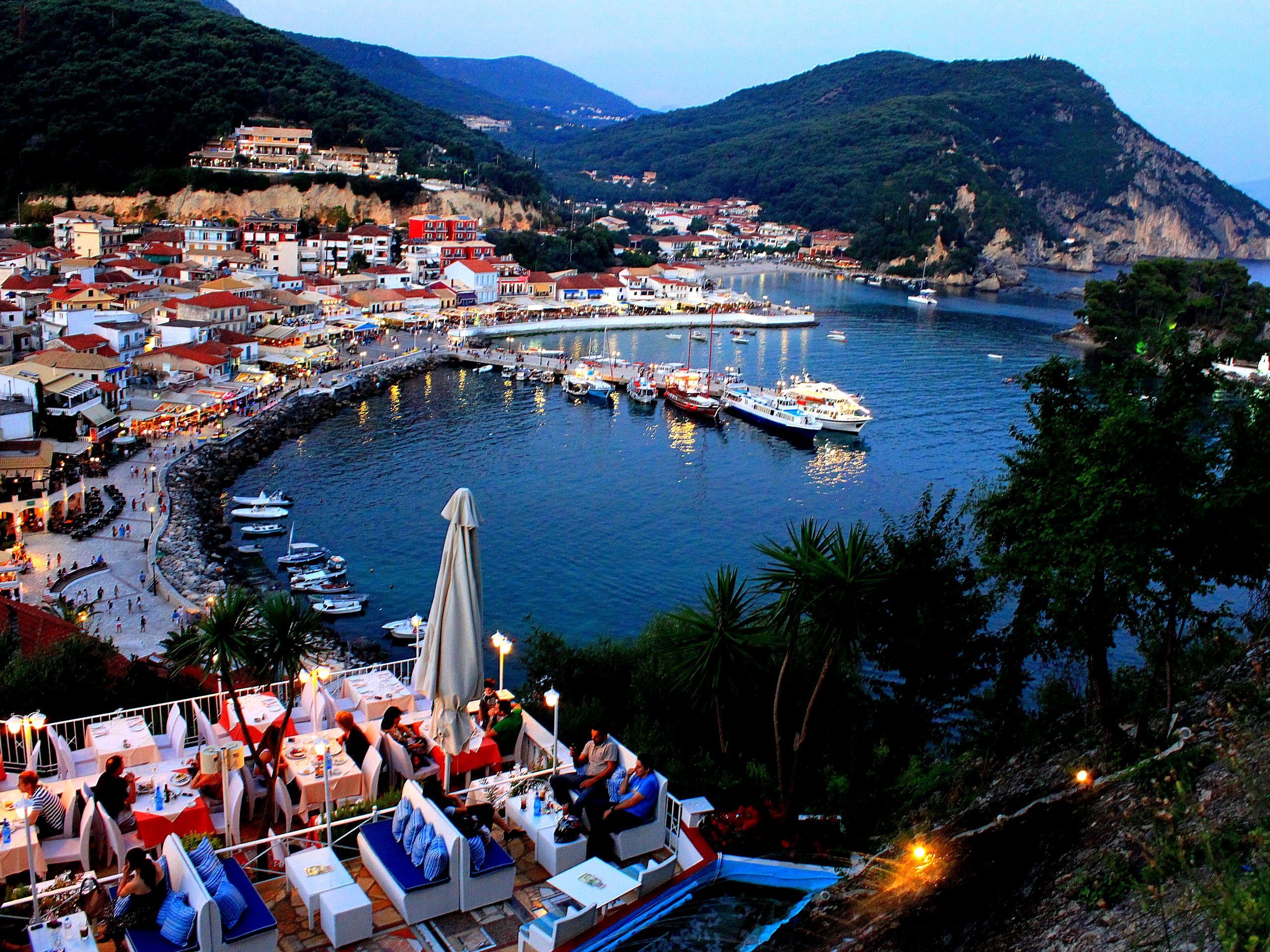 2560x1920 Parga Wallpaper
