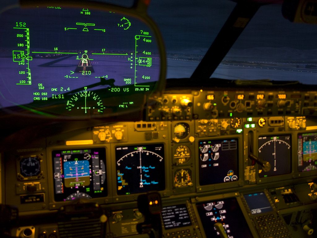 1024x768 Boeing 737 832 Cockpit & HUD. Delta Air Lines Boeing 737 83