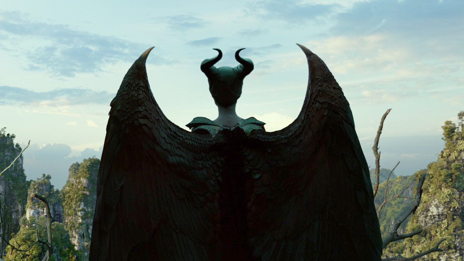 1600x901 Angelina Jolie Is Back as Maleficent. Her Wings Are, Too