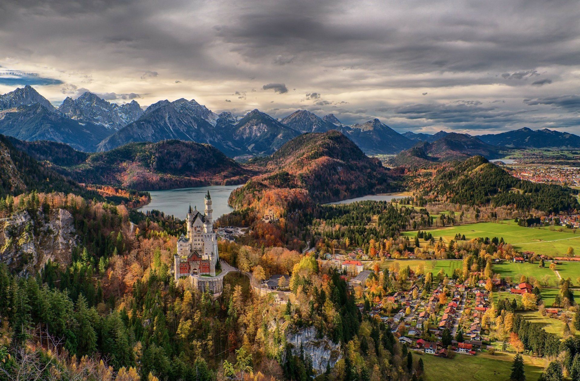 1920x1261 Neuschwanstein Castle: Stunning Bavaria Village & Lake Amid Majestic German Mountainsx1345