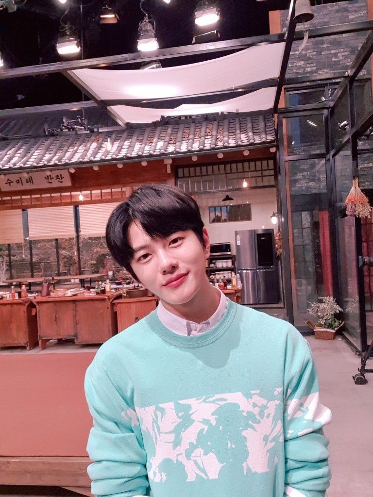 768x1024 Choi Bo Min Wallpaper