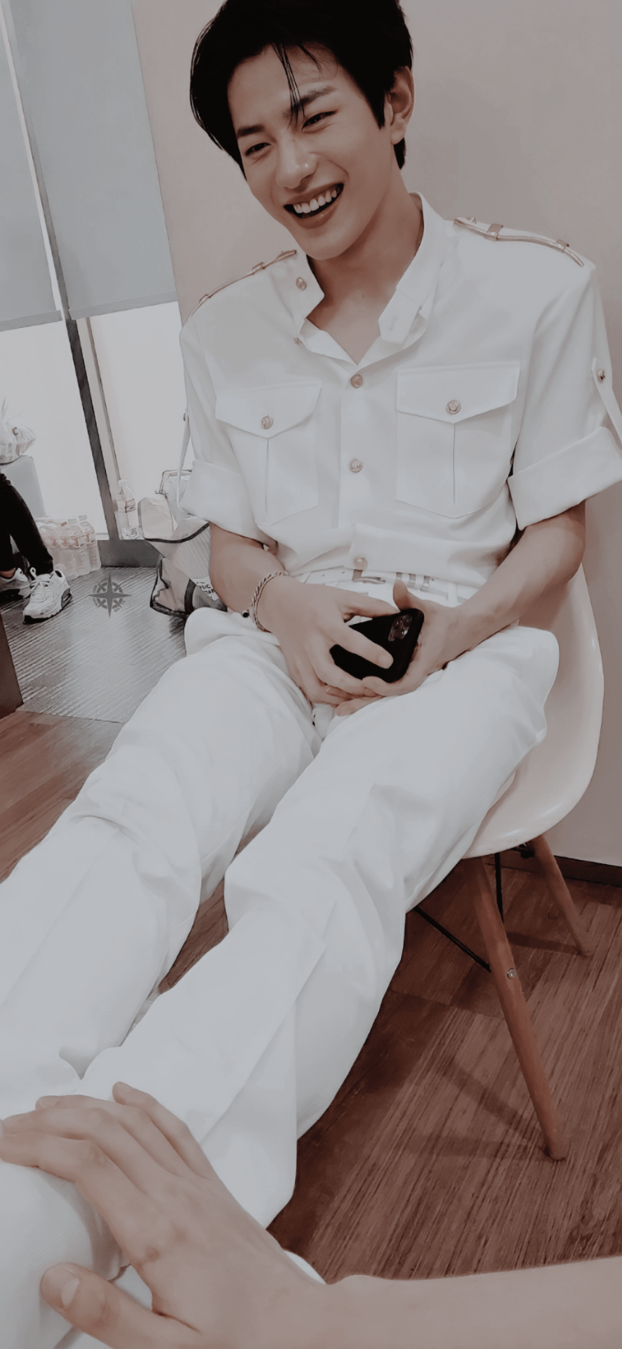 886x1920 wonderlandedits ®