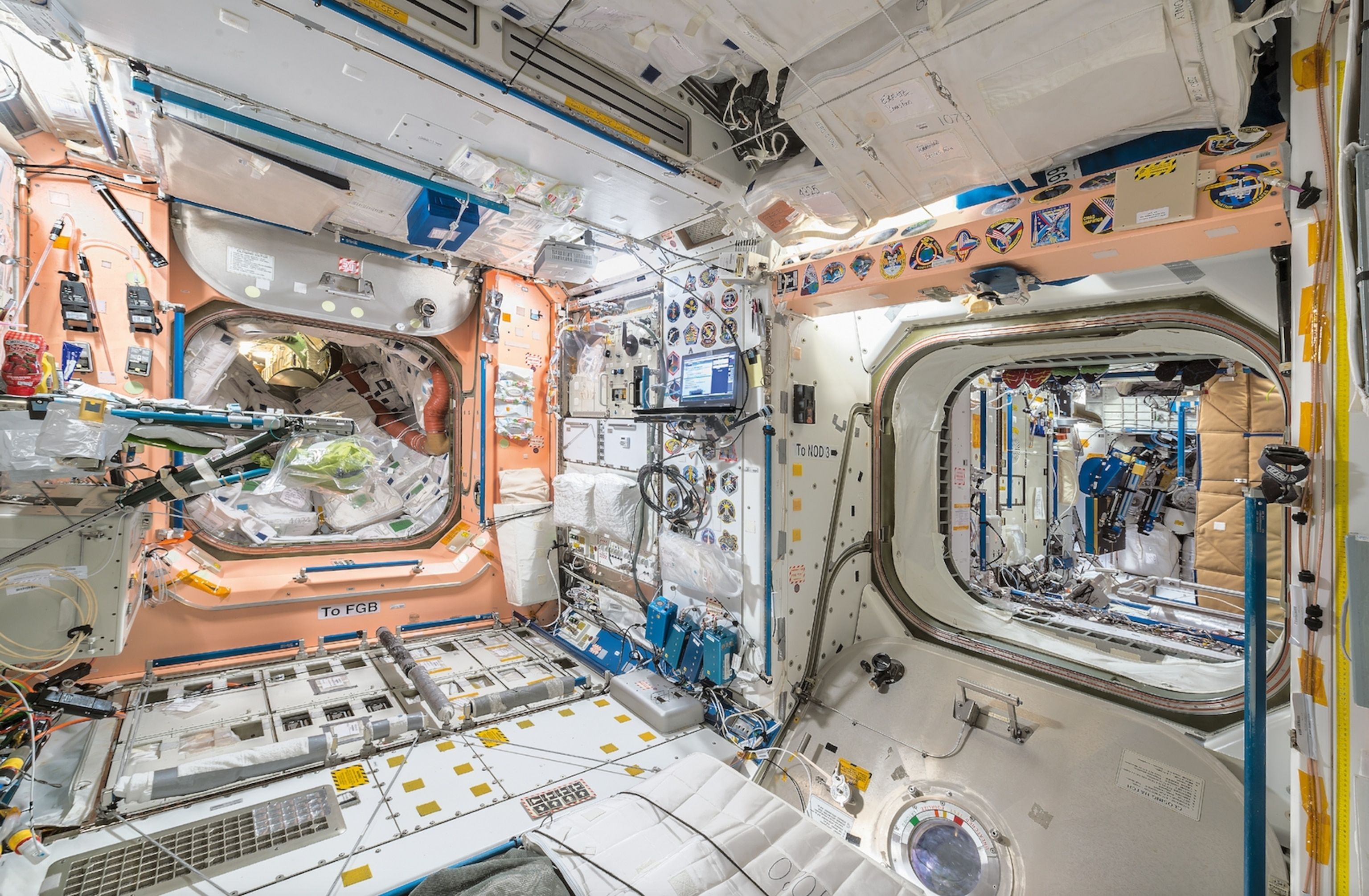 3072x2012 Eerily deserted image of the ISS give a unique perspective on life in space