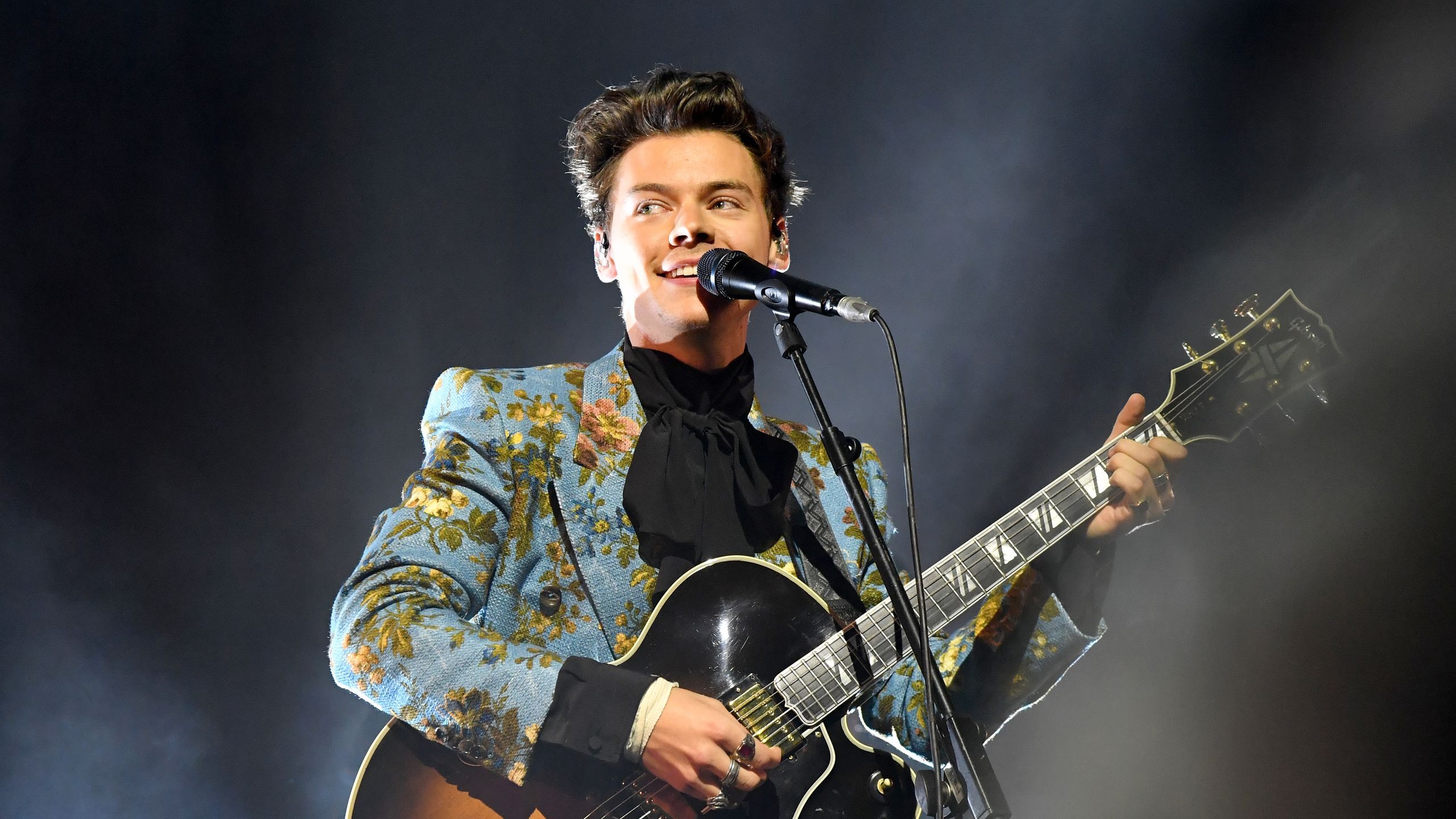 2560x1440 Harry Styles Has a Reported Tour Planned for 2020