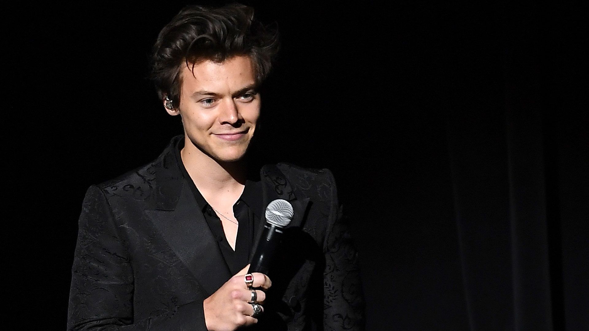 1920x1080 Harry Styles' latest outfit speaks volumes in 2020